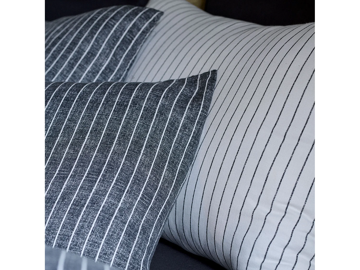 Drap plat mousseline de coton 270x300 cm LANA à rayures noir caviar