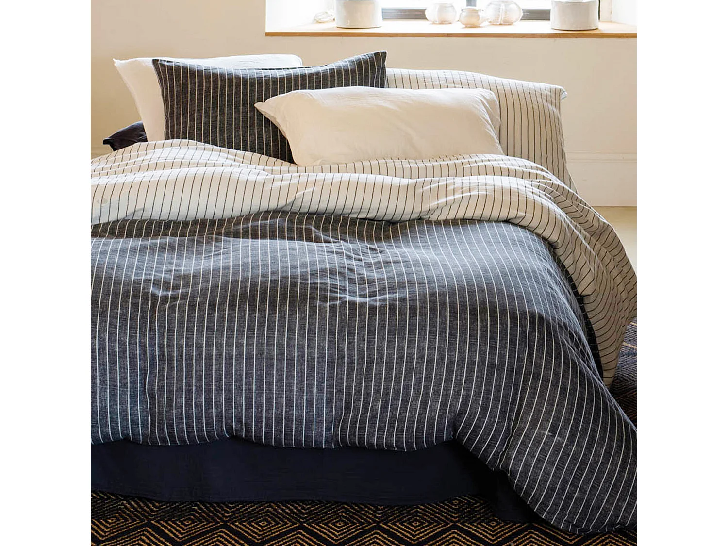 Drap plat mousseline de coton 270x300 cm LANA à rayures noir caviar