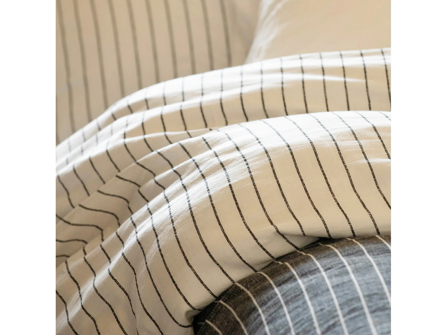 Drap plat mousseline de coton 270x300 cm LANA à rayures noir caviar