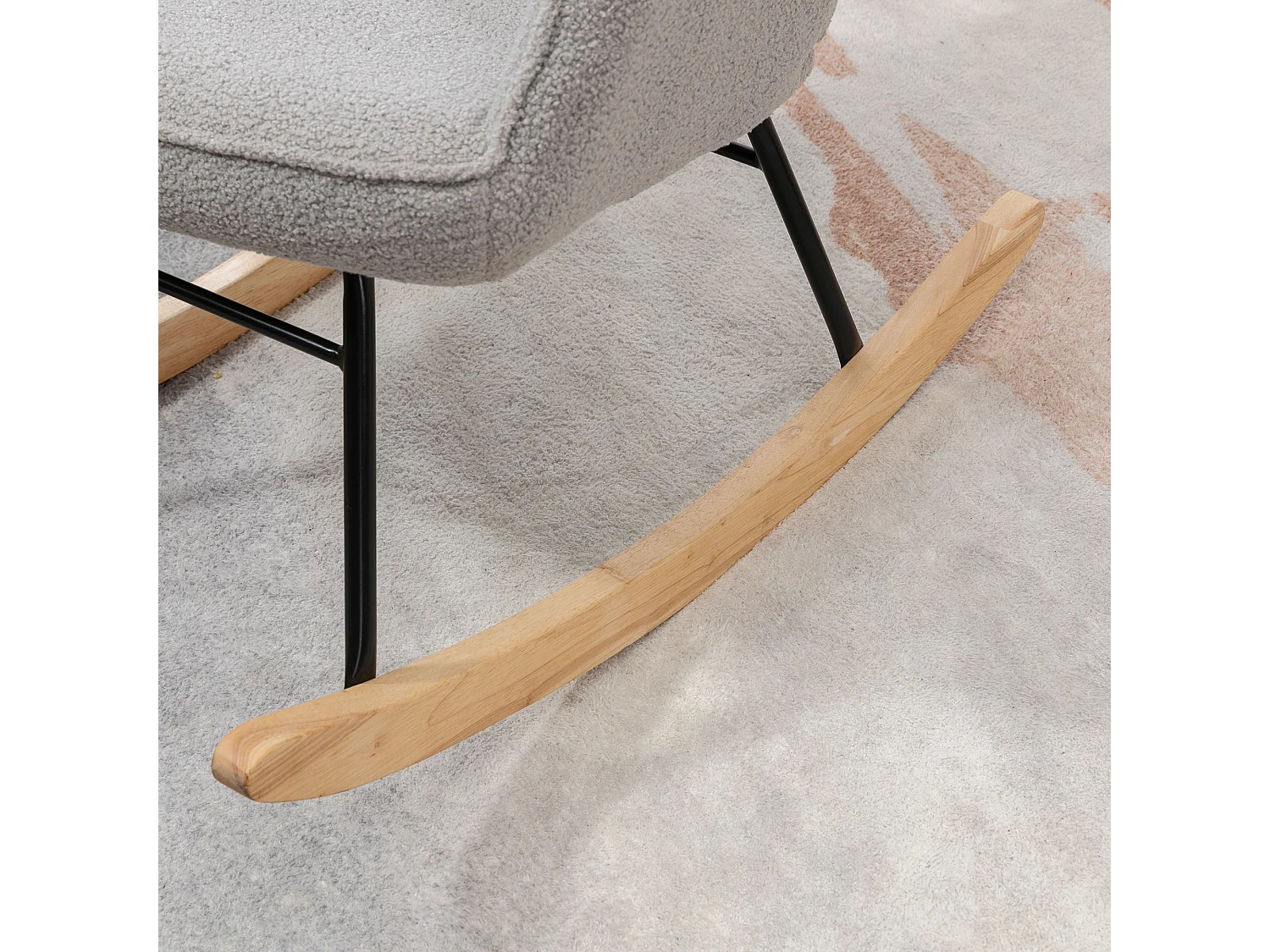 Fauteuil à bascule, rocking chair chiné, cadre en acier et pieds en bois, gris clair