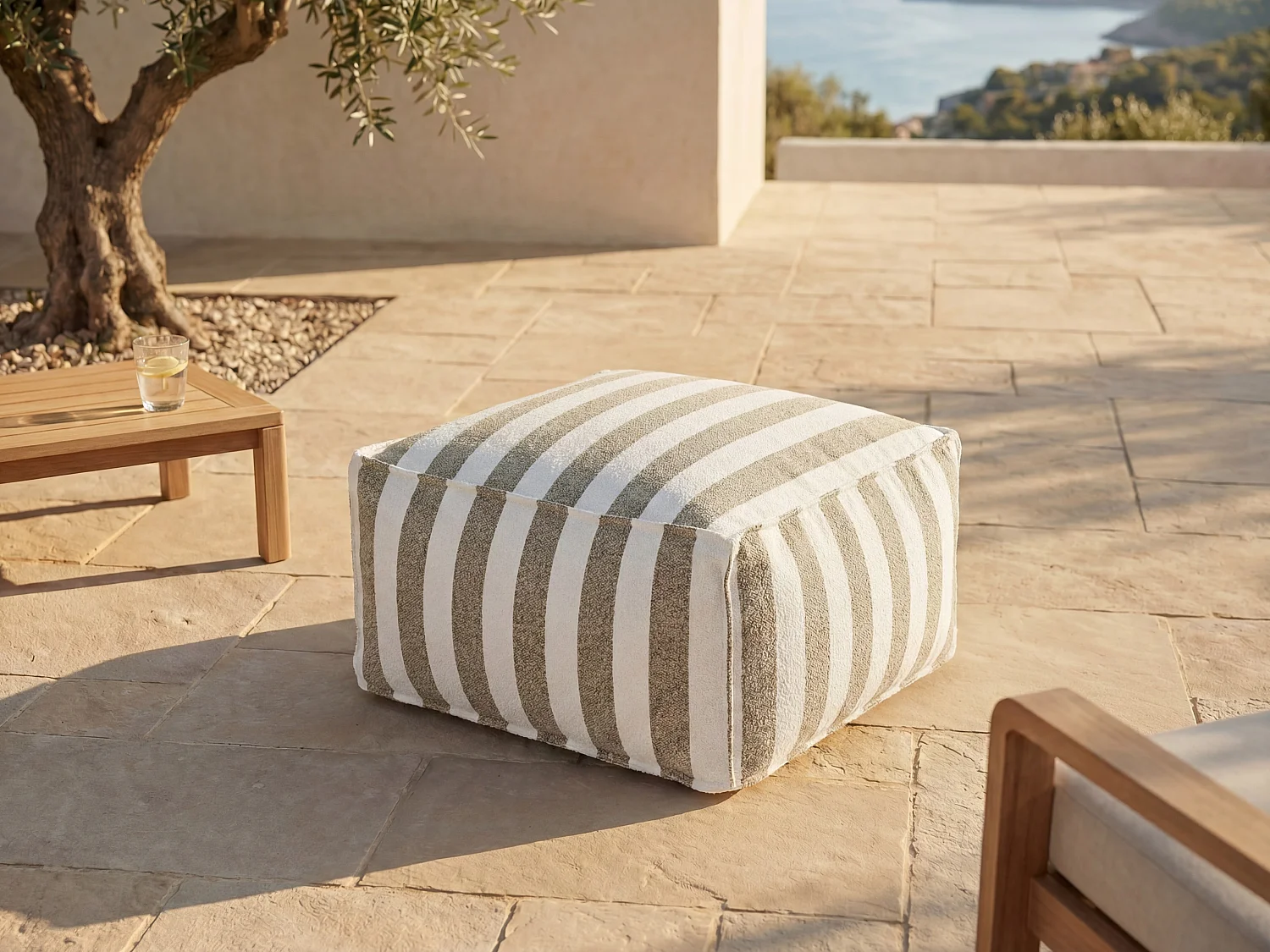 Pouf de jardin en tissu bouclette - Rayé blanc et beige - NOUMARA de MYLIA
