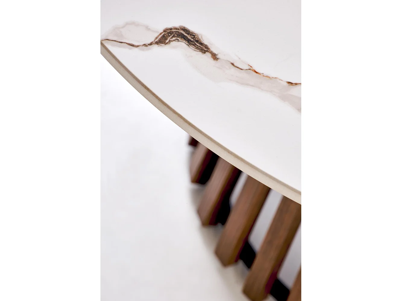 Table basse ronde aspect marbre 80 cm avec pied plaqué noyer KAREN