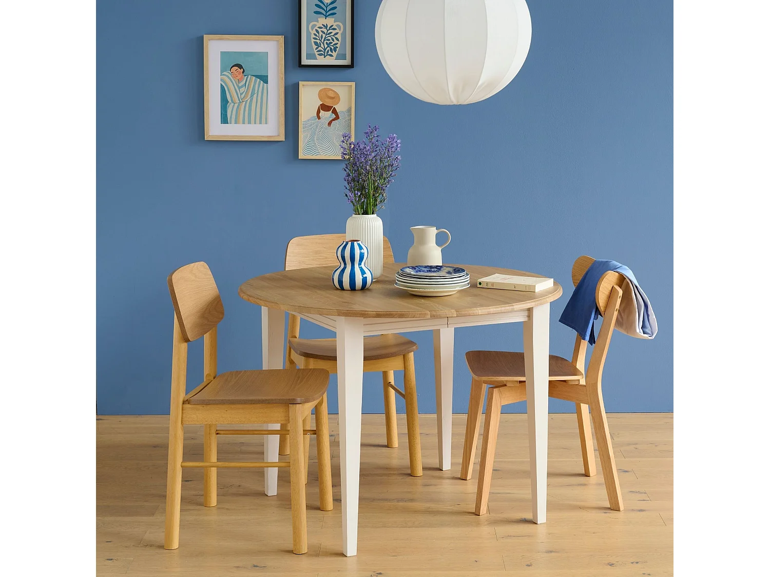 Table ronde extensible en chêne/grège 4/6 places D105 pieds fuseau - VICTORIA