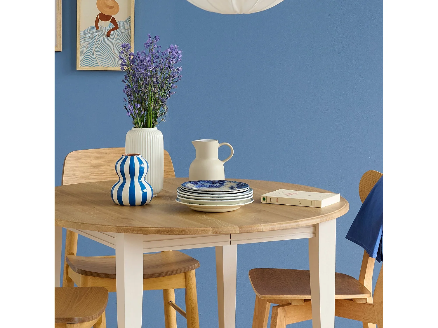 Table ronde extensible en chêne/grège 4/6 places D105 pieds fuseau - VICTORIA