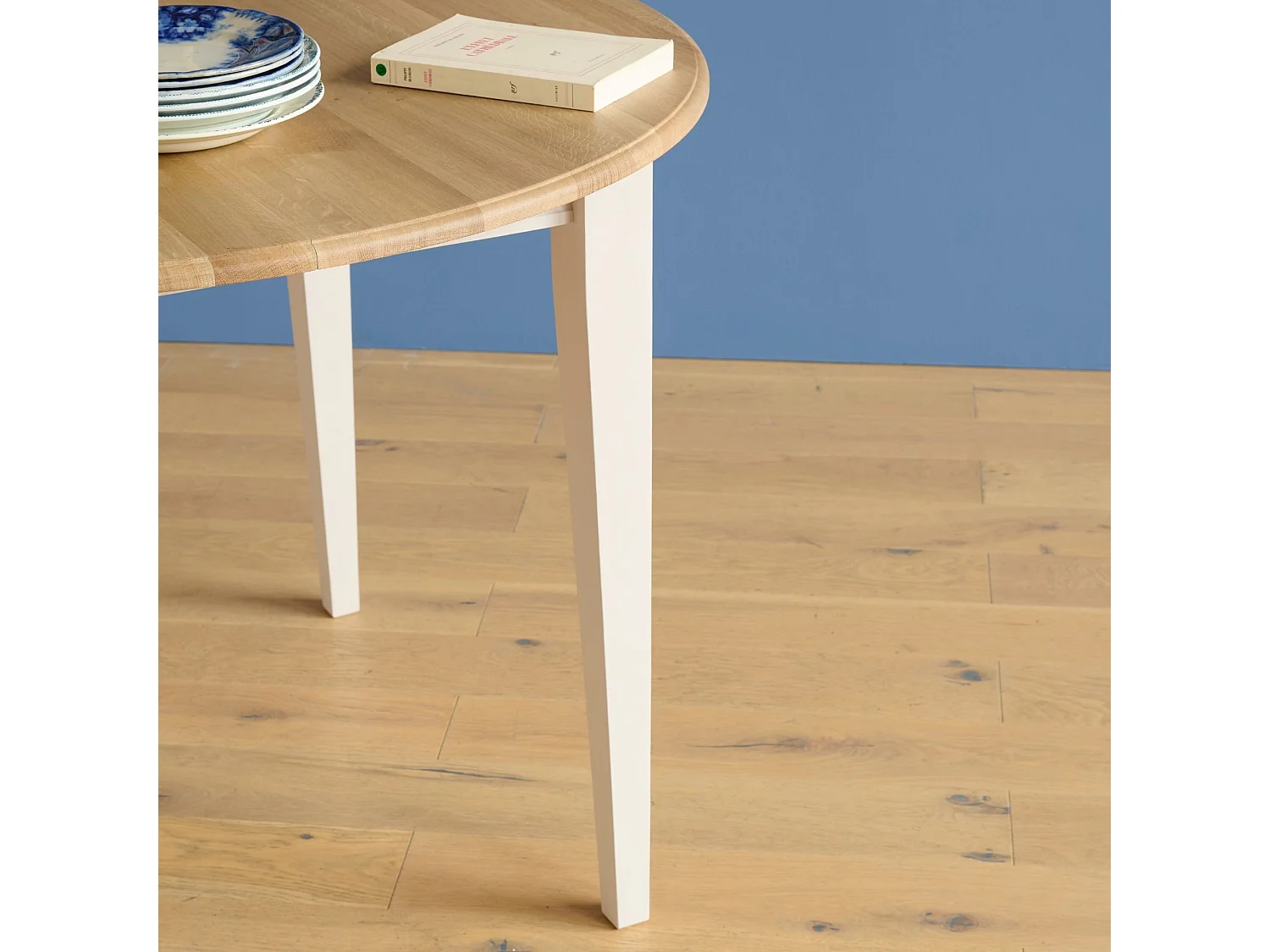 Table ronde extensible en chêne/grège 4/6 places D105 pieds fuseau - VICTORIA