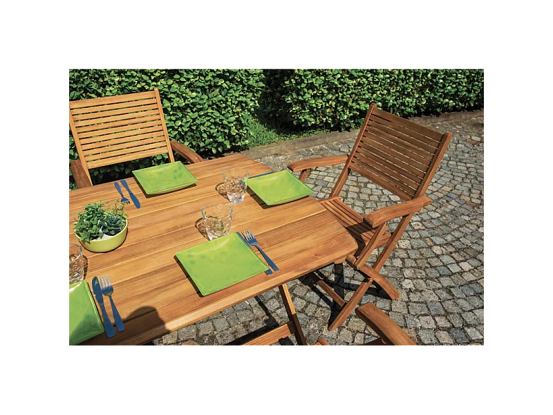 Klappbarer Gartenstuhl aus Holz mit Armlehnen für den Außenbereich Nias