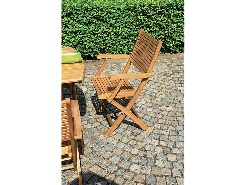 Klappbarer Gartenstuhl aus Holz mit Armlehnen für den Außenbereich Nias