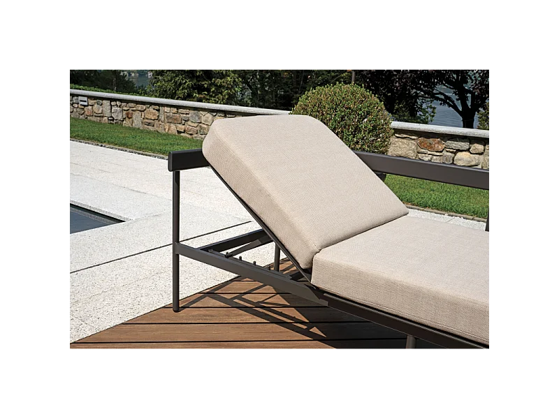 Salotto Angolare Torvaianica In Alluminio Antracite - Due Pillow Ruggine E Uno A Righe Moia