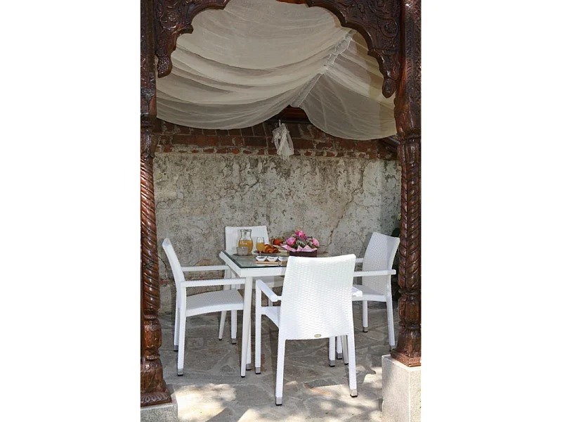 Poltrona adila polyrattan bianco ghiaccio quadro cm 60x61h44/46/65/88