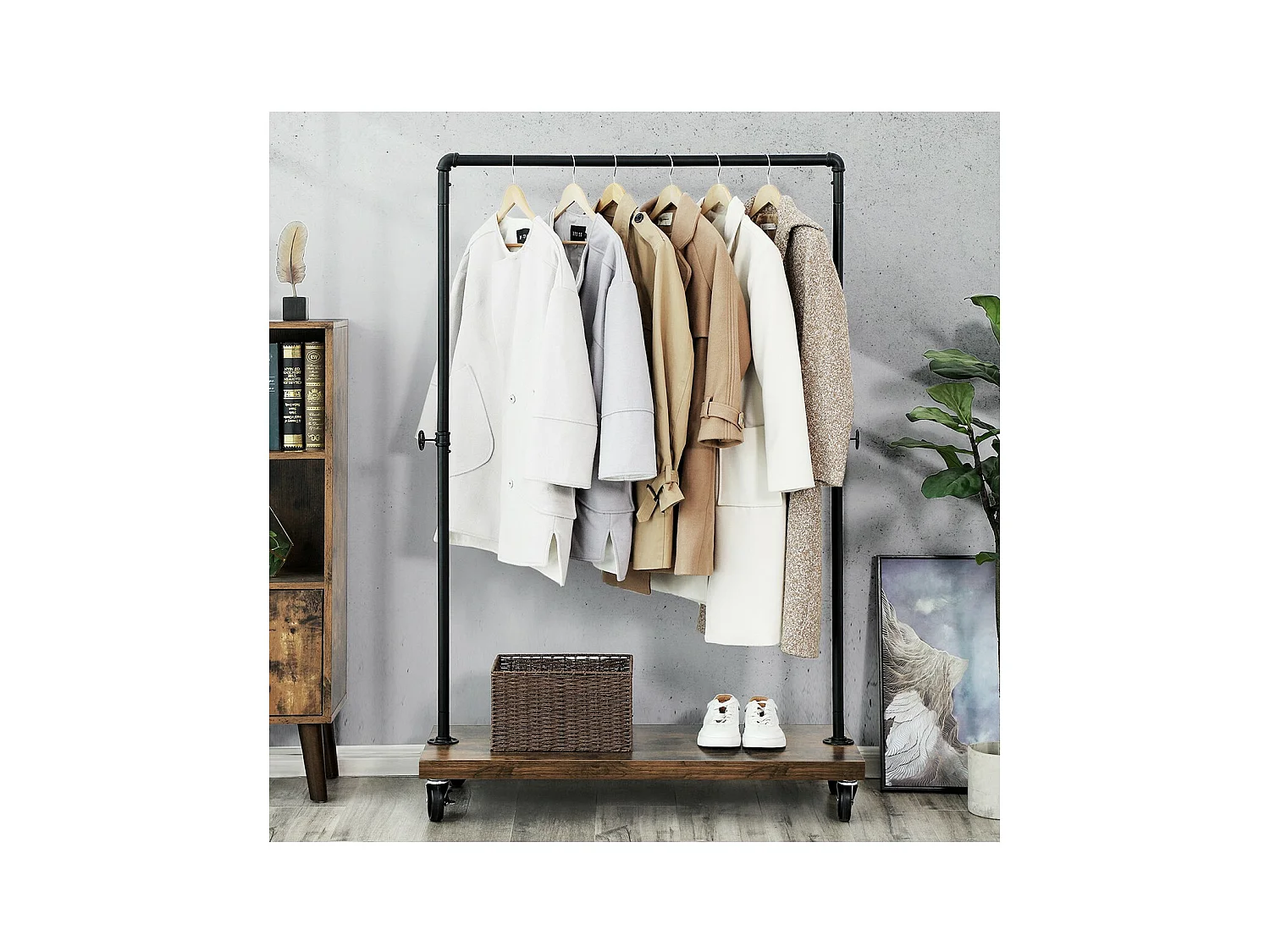 Porte-vêtements sur roues avec tuyaux industriels en métal noir - H162 cm