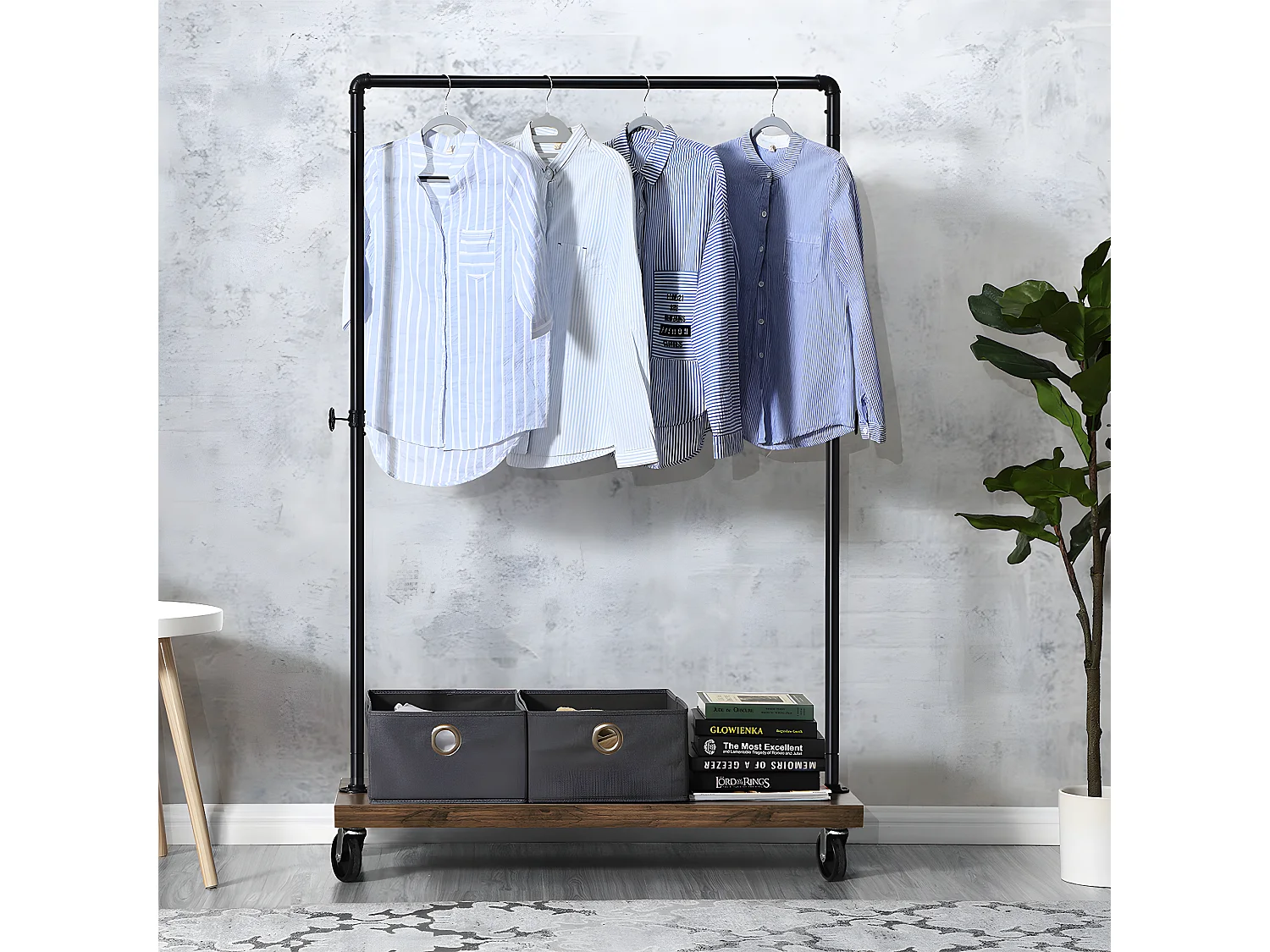 Kleiderständer auf Rädern mit Rohren aus schwarzem Metall - H162 cm