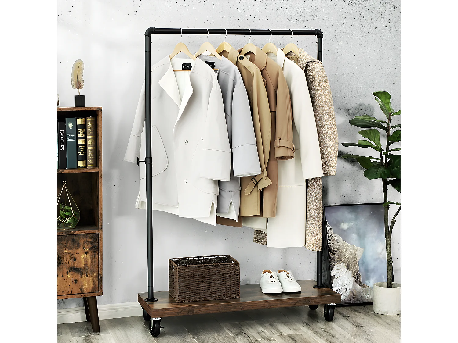 Kleiderständer auf Rädern mit Rohren aus schwarzem Metall - H162 cm