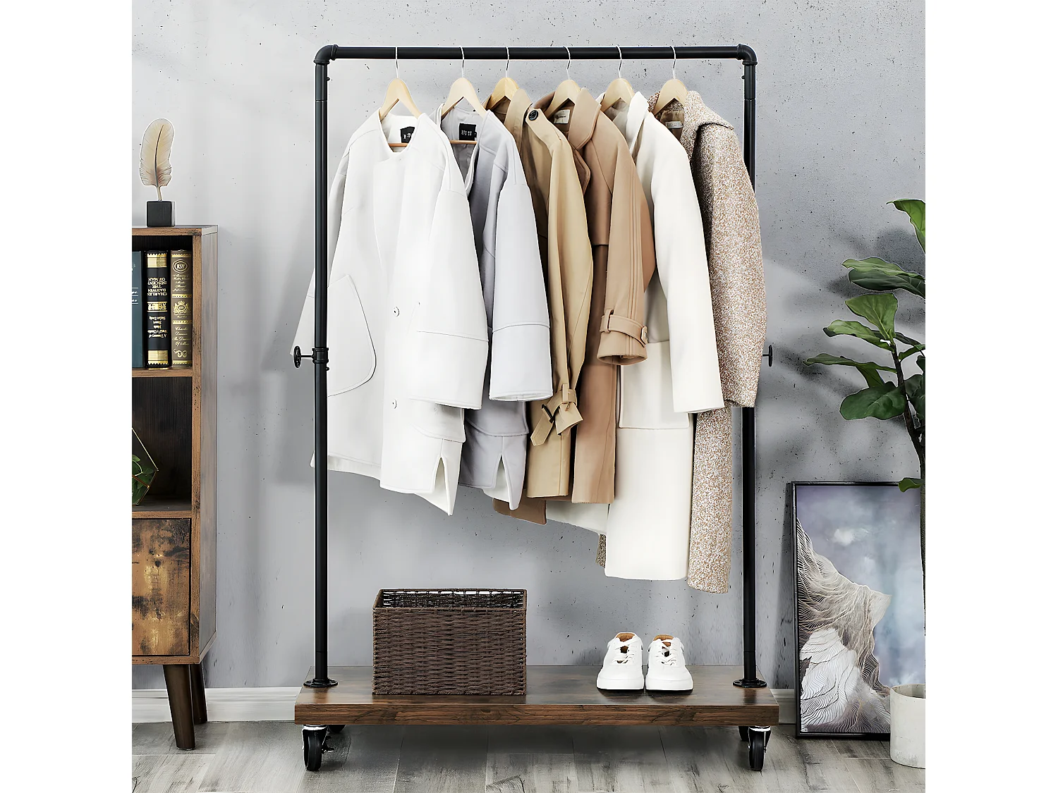 Kleiderständer auf Rädern mit Rohren aus schwarzem Metall - H162 cm