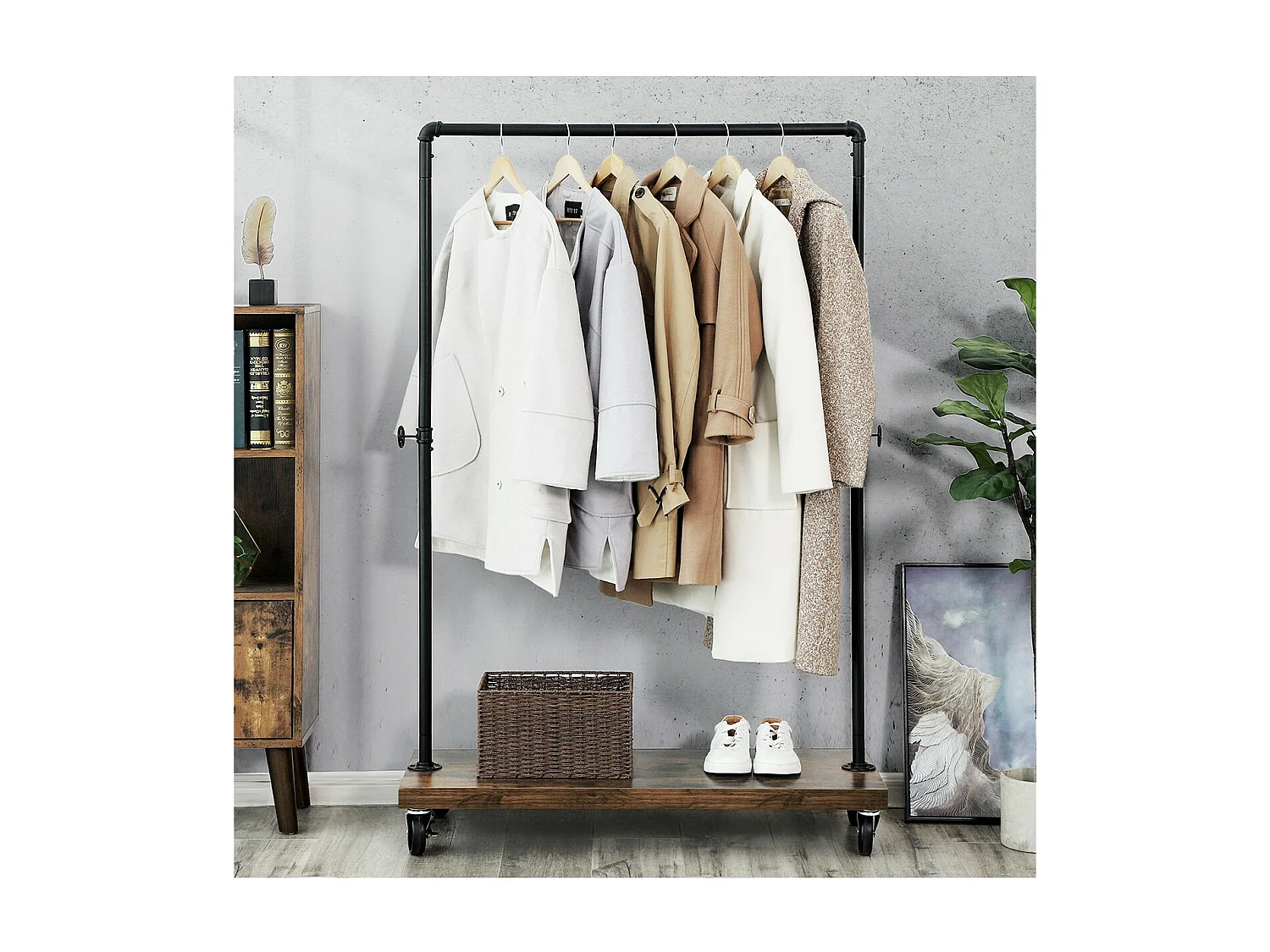 Kleiderständer auf Rädern mit Rohren aus schwarzem Metall - H162 cm