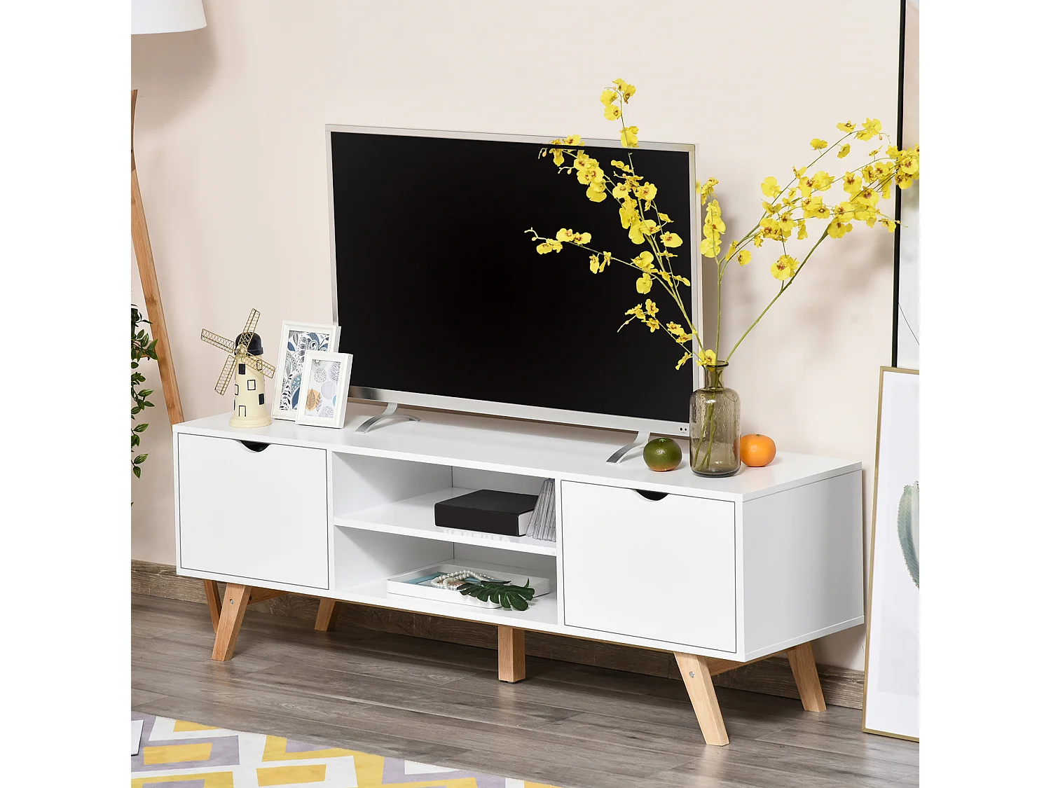Meuble TV bas sur pied style scandinave 2 portes 2 niches passe-fils panneaux particules MDF blanc bois massif hévéa