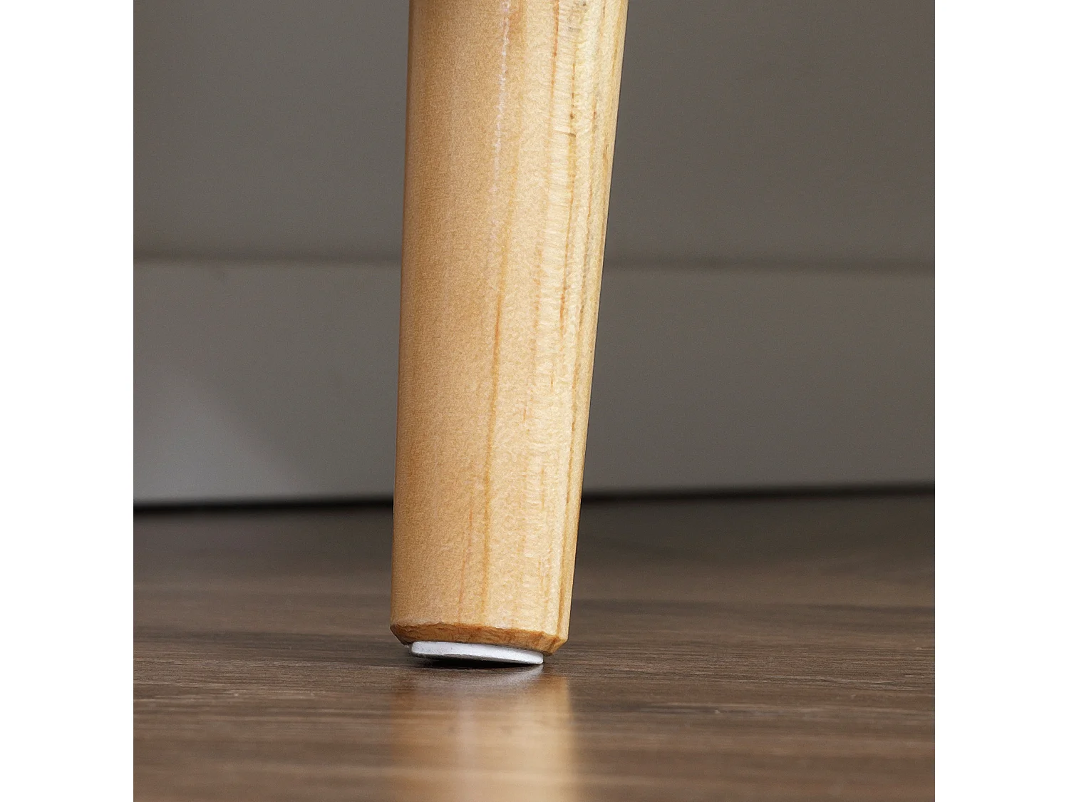 Meuble TV bas sur pied style scandinave 2 portes niche tiroir piètement effilé incliné bois panneaux blanc aspect bois clair