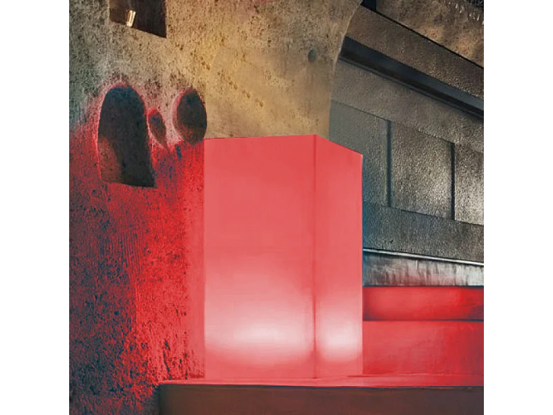 CUBO 40 X 40 X 80 LUMINOSO INDUS CON LED MULTICOLOR E BATTERIA SOLARE