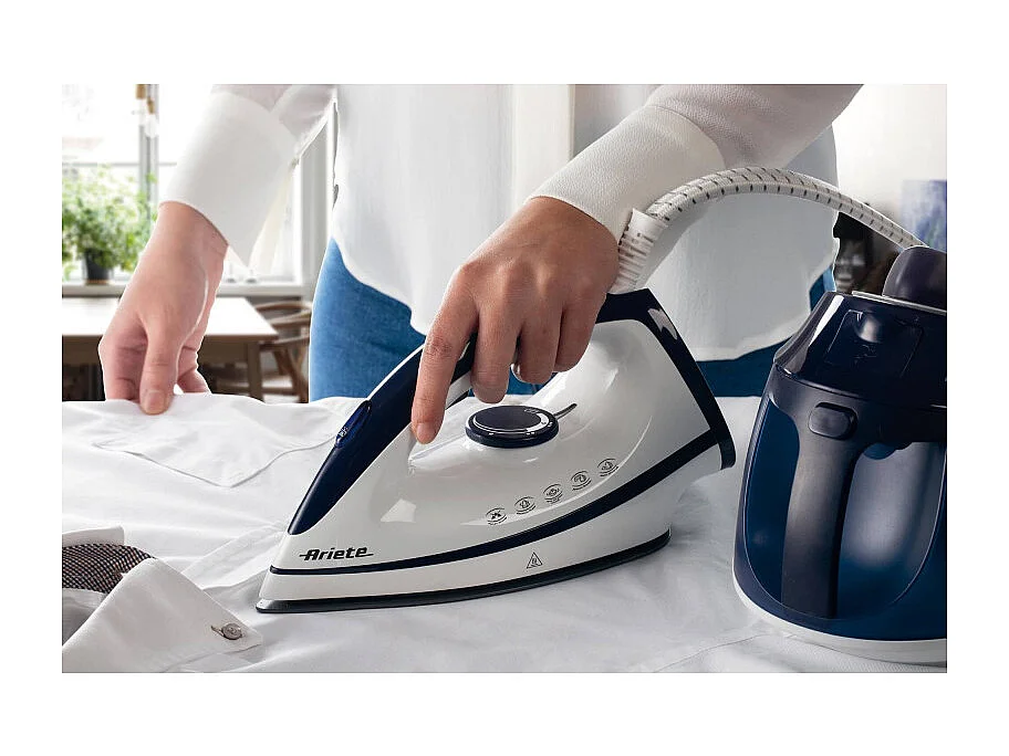 Ferro da Stiro a Vapore con Piastra Ceramica - Vapore Continuo 120 gr/min - 2400 Watt - Blu