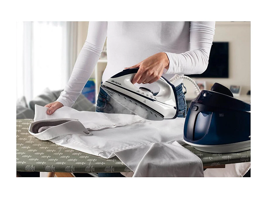 Ferro da Stiro a Vapore con Piastra Ceramica - Vapore Continuo 120 gr/min - 2400 Watt - Blu