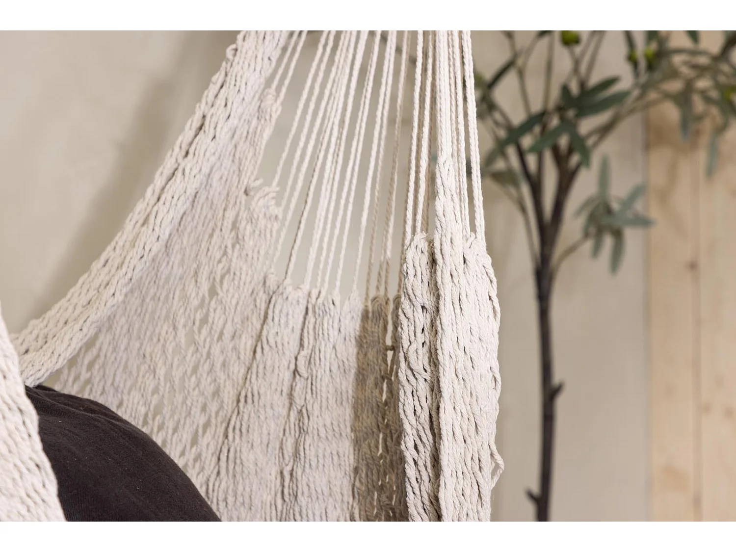 Kalino hangend tuinstoel offwhite.