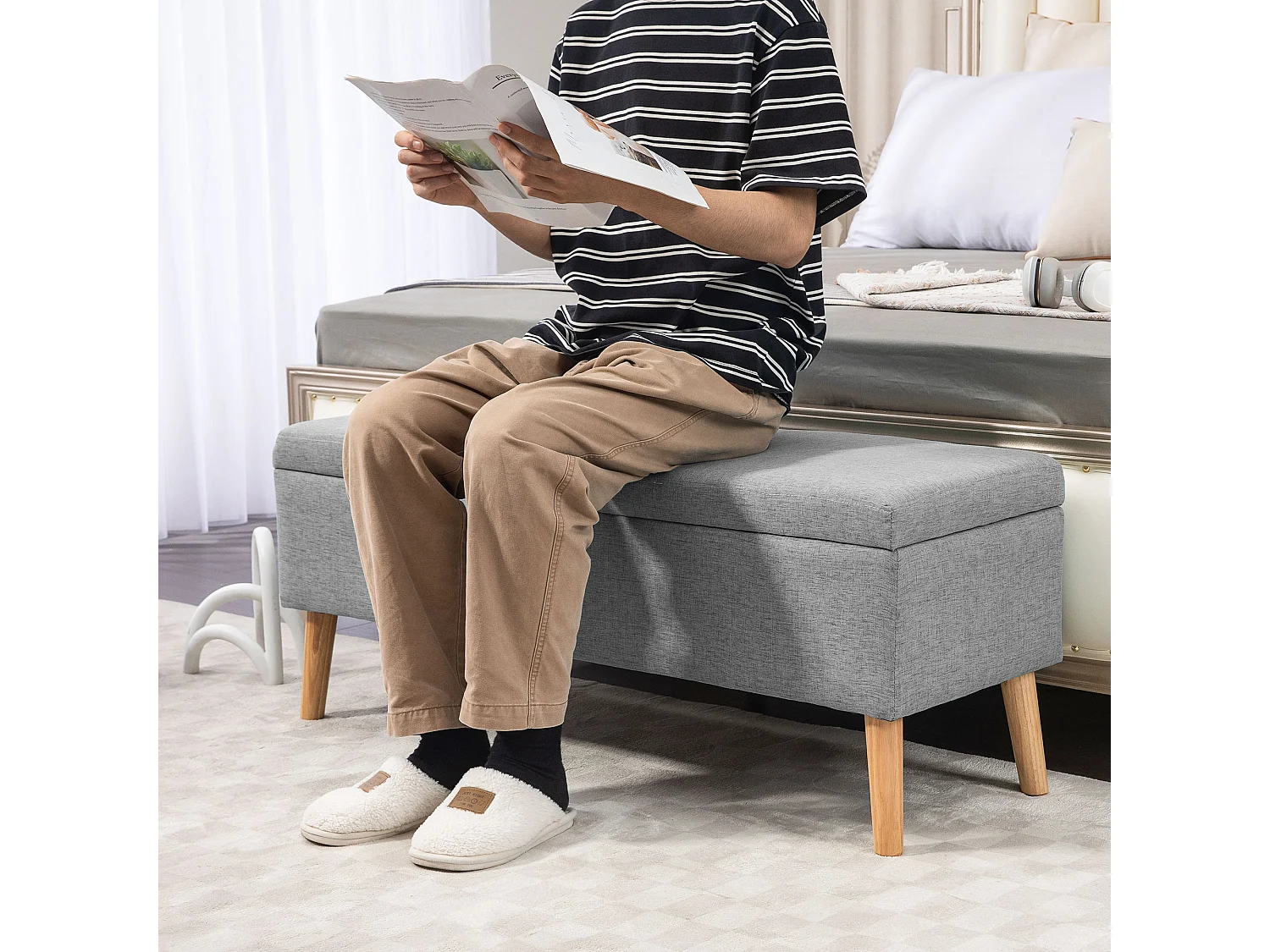 Banc de rangement rembourré, design scandinave, polyester gris avec effet lin, pieds en bois (110x39x45cm)