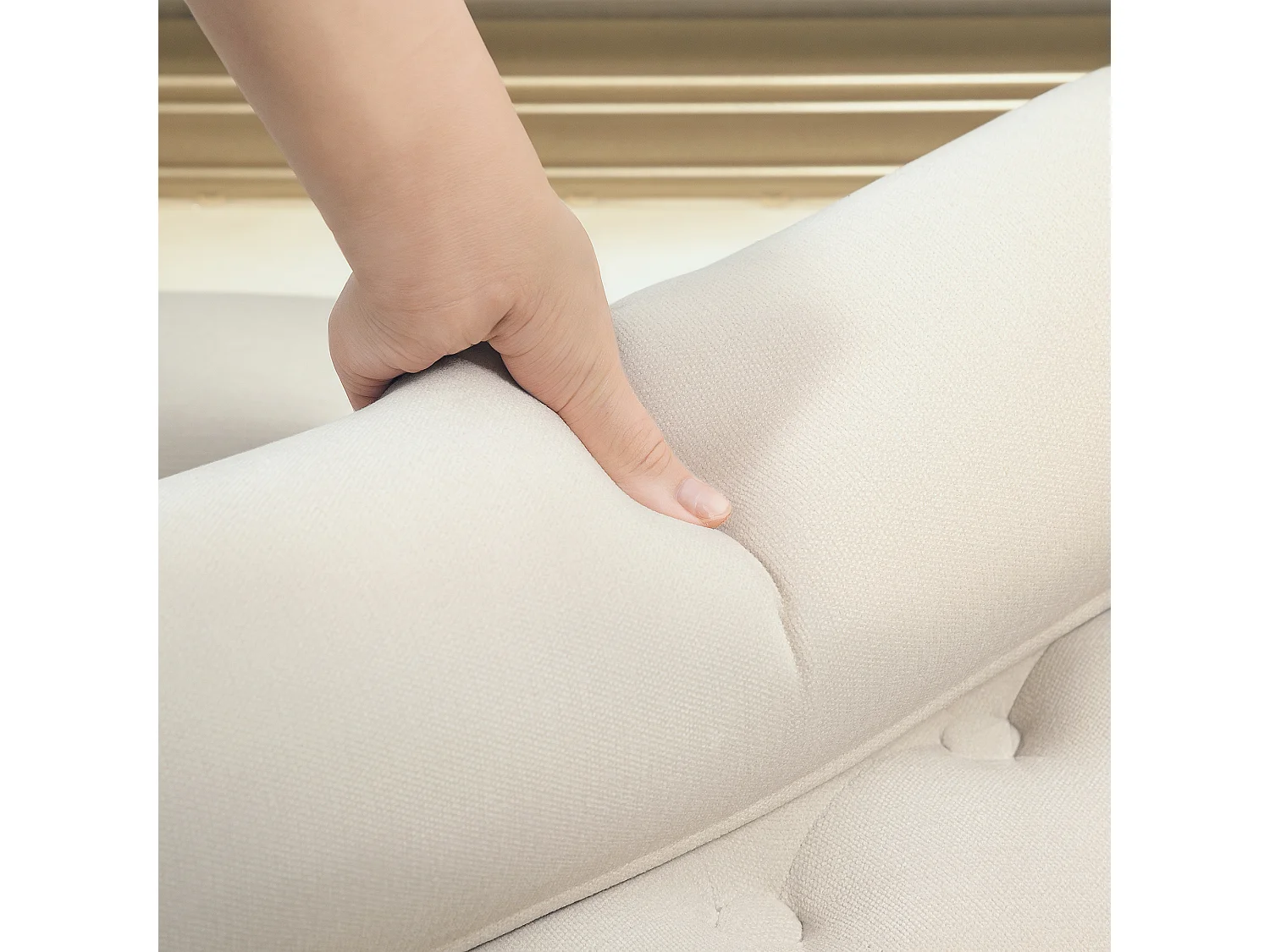 Banc capitonné avec accoudoirs, tissu chenille, 2 coussins cylindriques, structure en bois, beige (115x44x58cm)