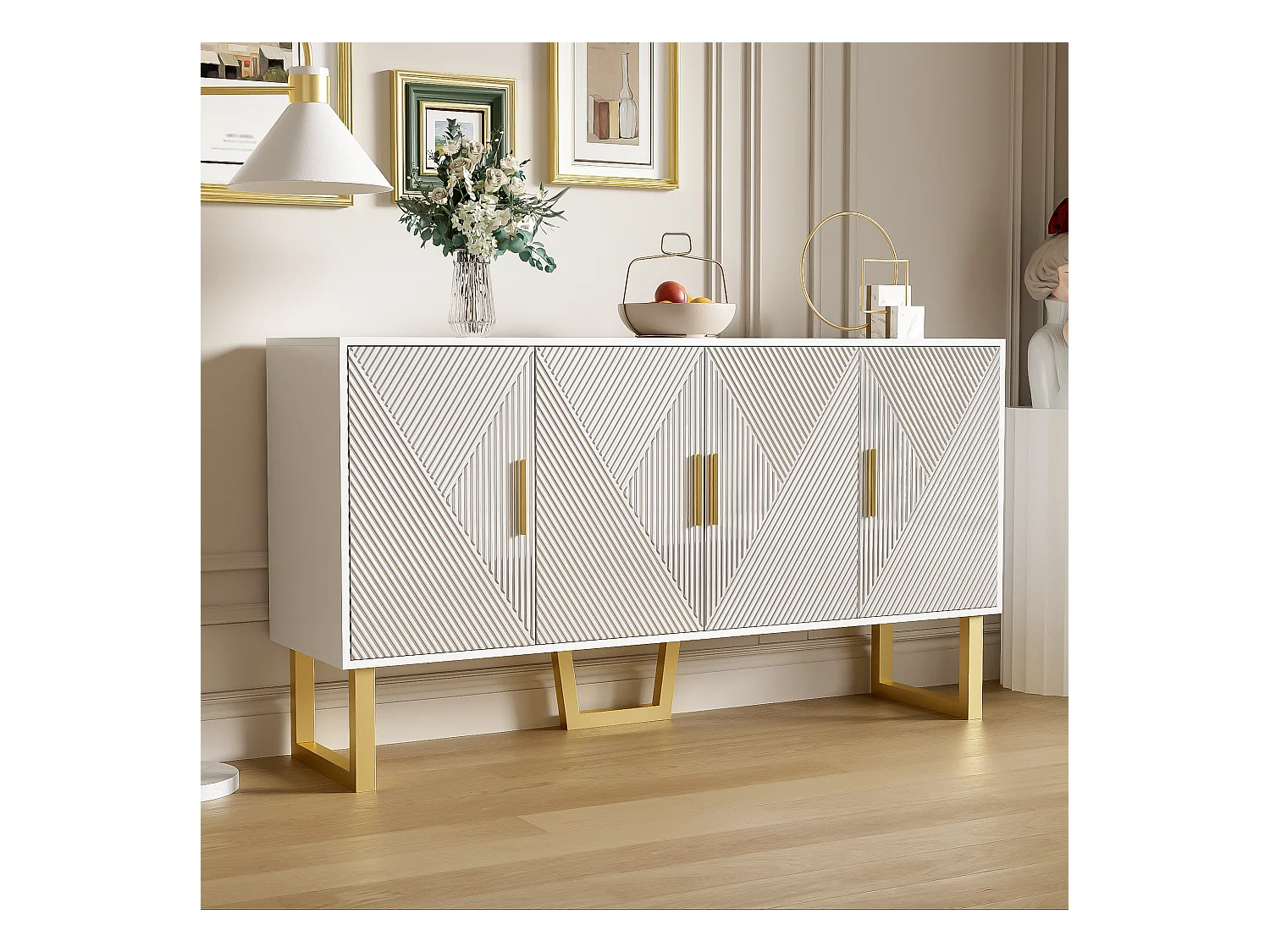Modern dressoir in witte lak, structuurdeuren en gouden handgrepen, 4 deuren, verstelbare planken (150x40x82 cm)