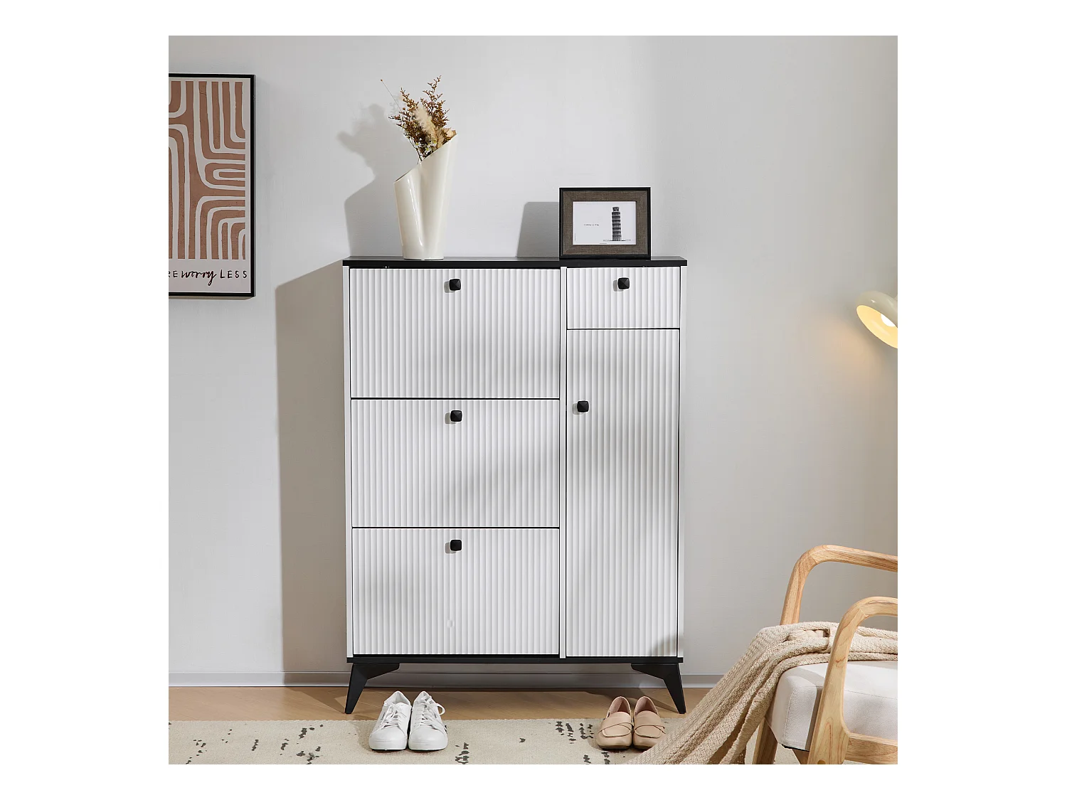 Meuble à chaussures avec 3 compartiments, 1 tiroir et 1 porte, design moderne, blanc et noir (90x25x121 cm)