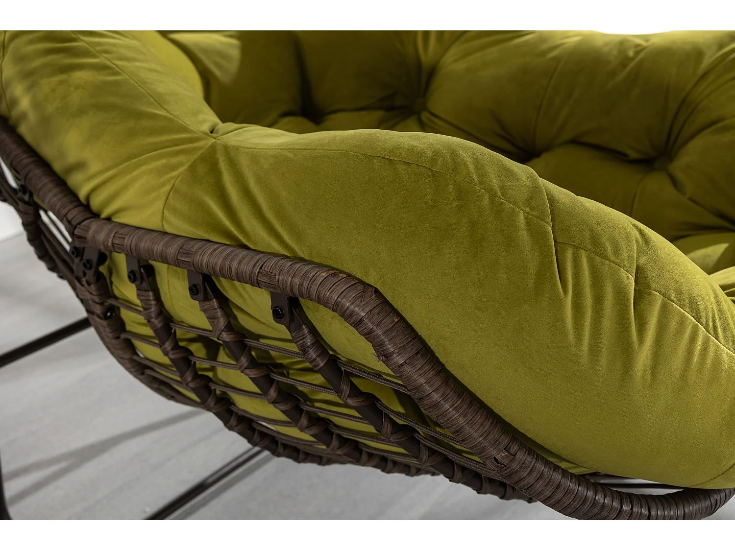Chaise à bascule d'extérieur en rotin avec coussin en coton, dossier réglable, structure en acier inoxydable, coussin vert olive (43,7 x 37,2 x 31,5 cm)