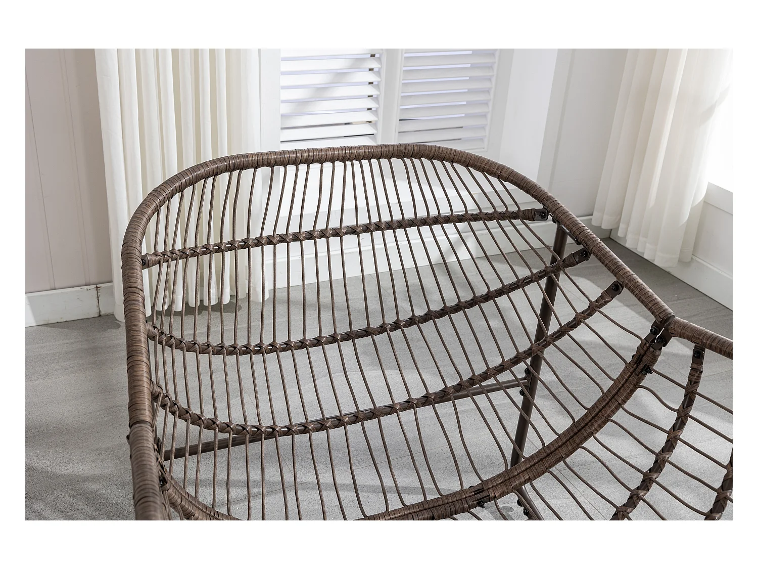 Chaise à bascule d'extérieur en rotin avec coussin en coton, dossier réglable, cadre en aluminium antirouille, coussin gris (43,7 x 37,2 x 31,5 cm)