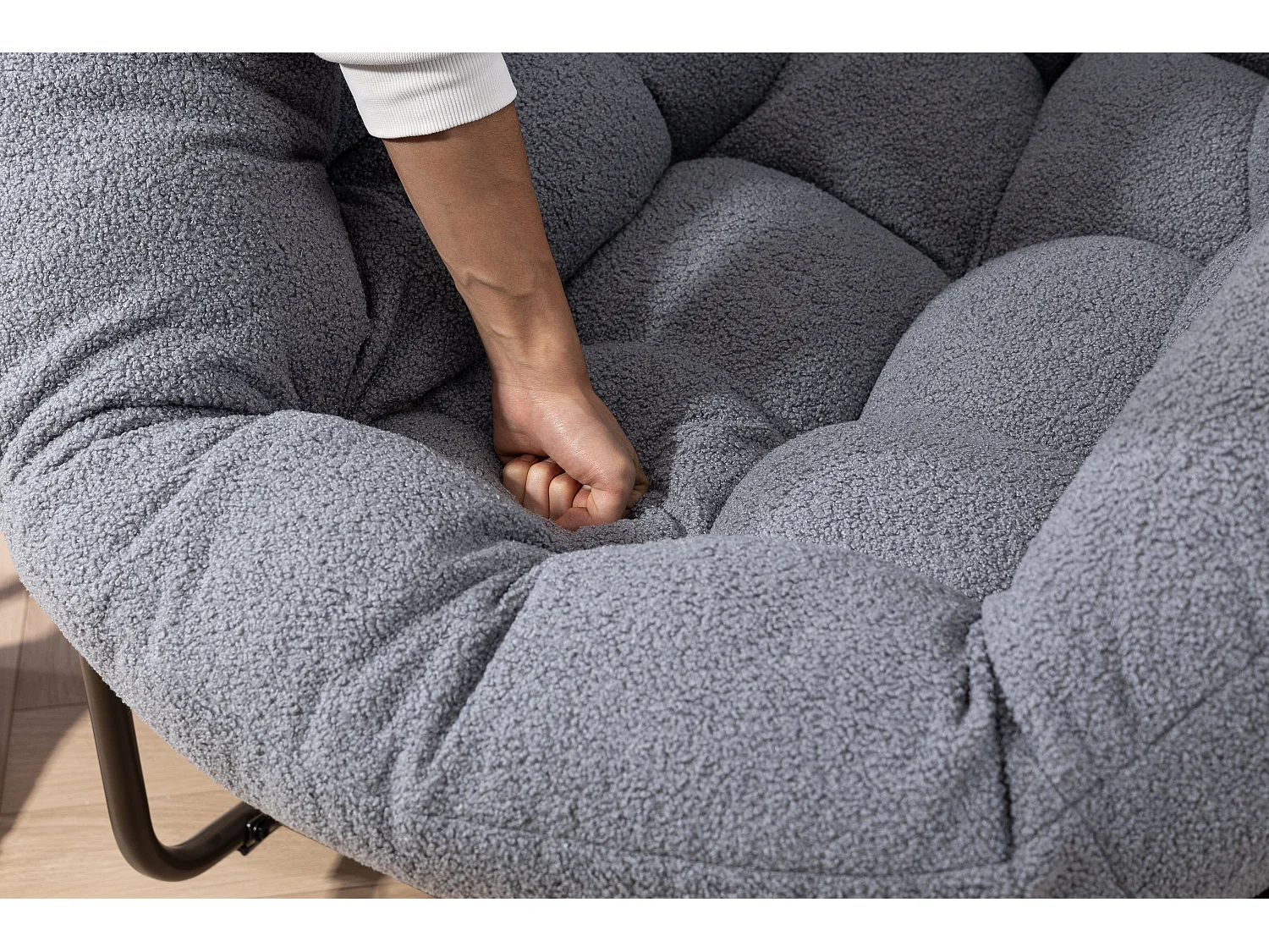 Chaise à bascule d'extérieur en rotin avec coussin en coton, dossier réglable, cadre en aluminium antirouille, coussin gris (43,7 x 37,2 x 31,5 cm)