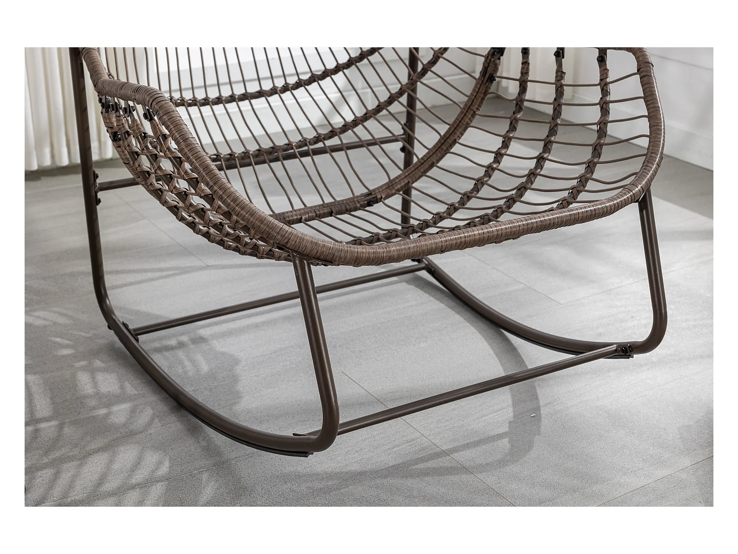 Chaise Rocking XXL en Osier pour Terrasse, Chaise Lounge Confortable avec Coussin Épais, Structure en Acier, Vert Clair (99x76x26cm)