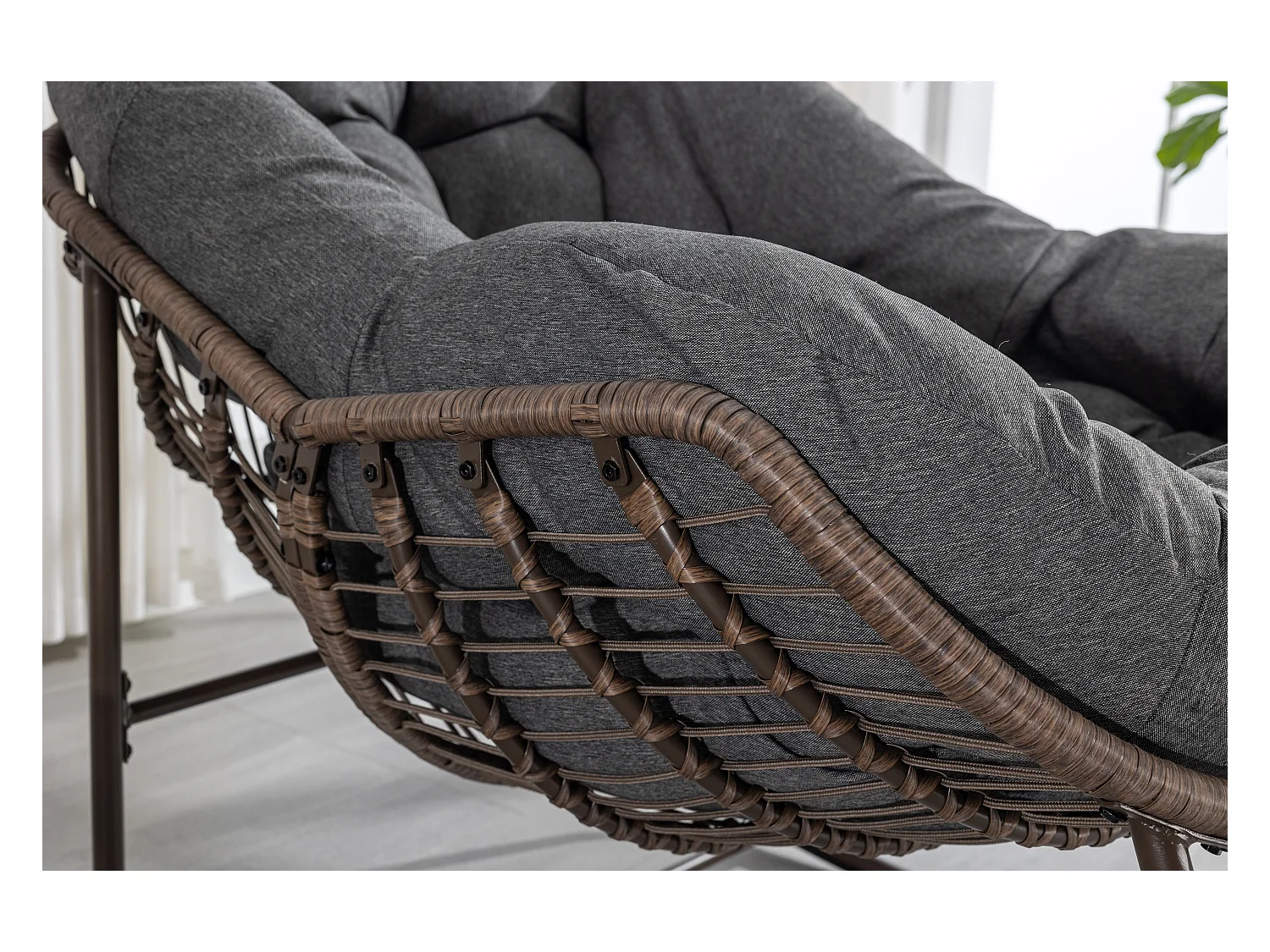 Chaise Rocking en Osier XXL pour Terrasse, Chaise Lounge Confortable avec Coussin Épais, Structure en Acier, Gris Foncé (99x76x26cm)