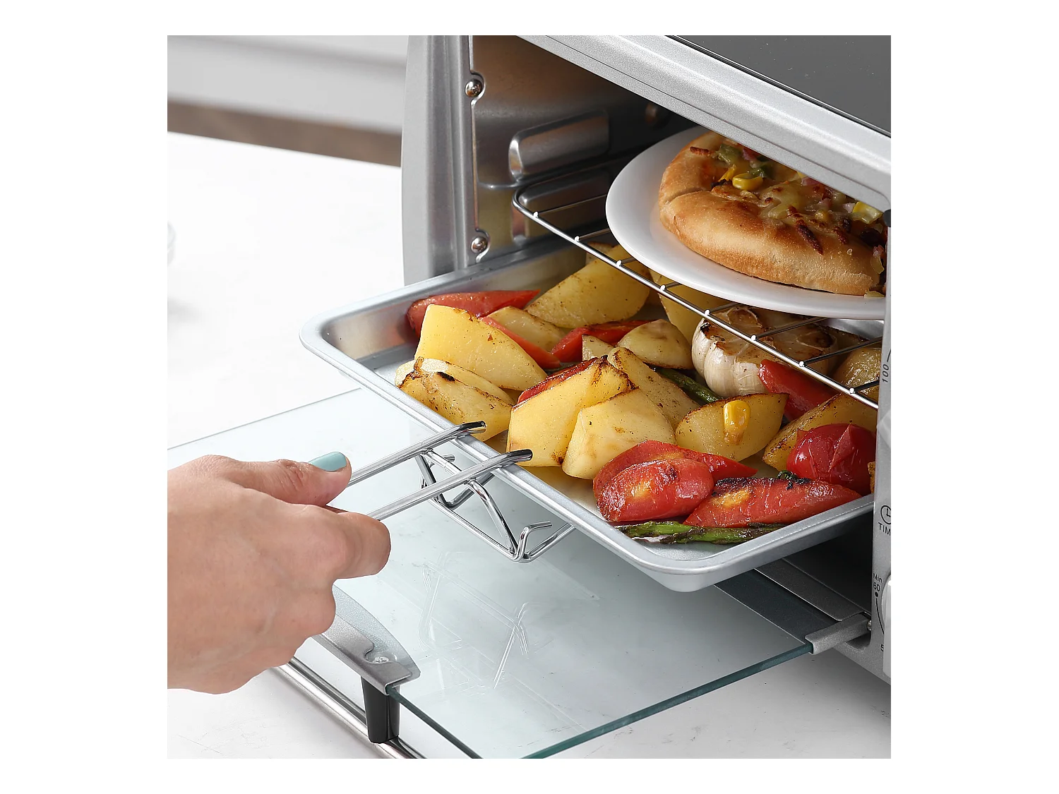 Mini vier elektrische 10L met regelbare temperatuur en minuten, inclusief grill en kookplaat, 750W, metaal, zwart en zilver (36,5x26x22cm)