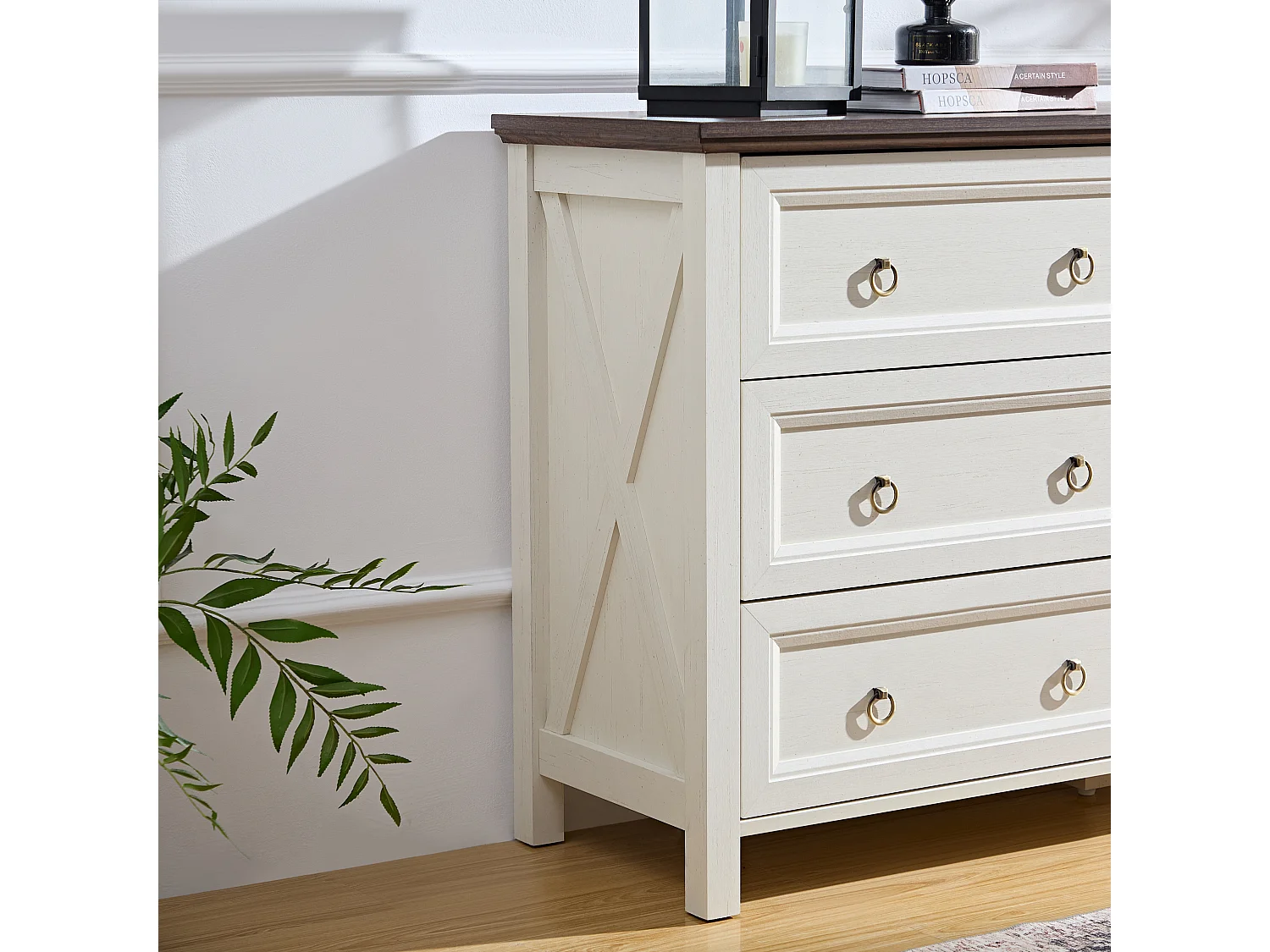 Commode vintage blanche avec 6 tiroirs, poignées en aluminium, plateau en noyer (137x40x79.5 cm)