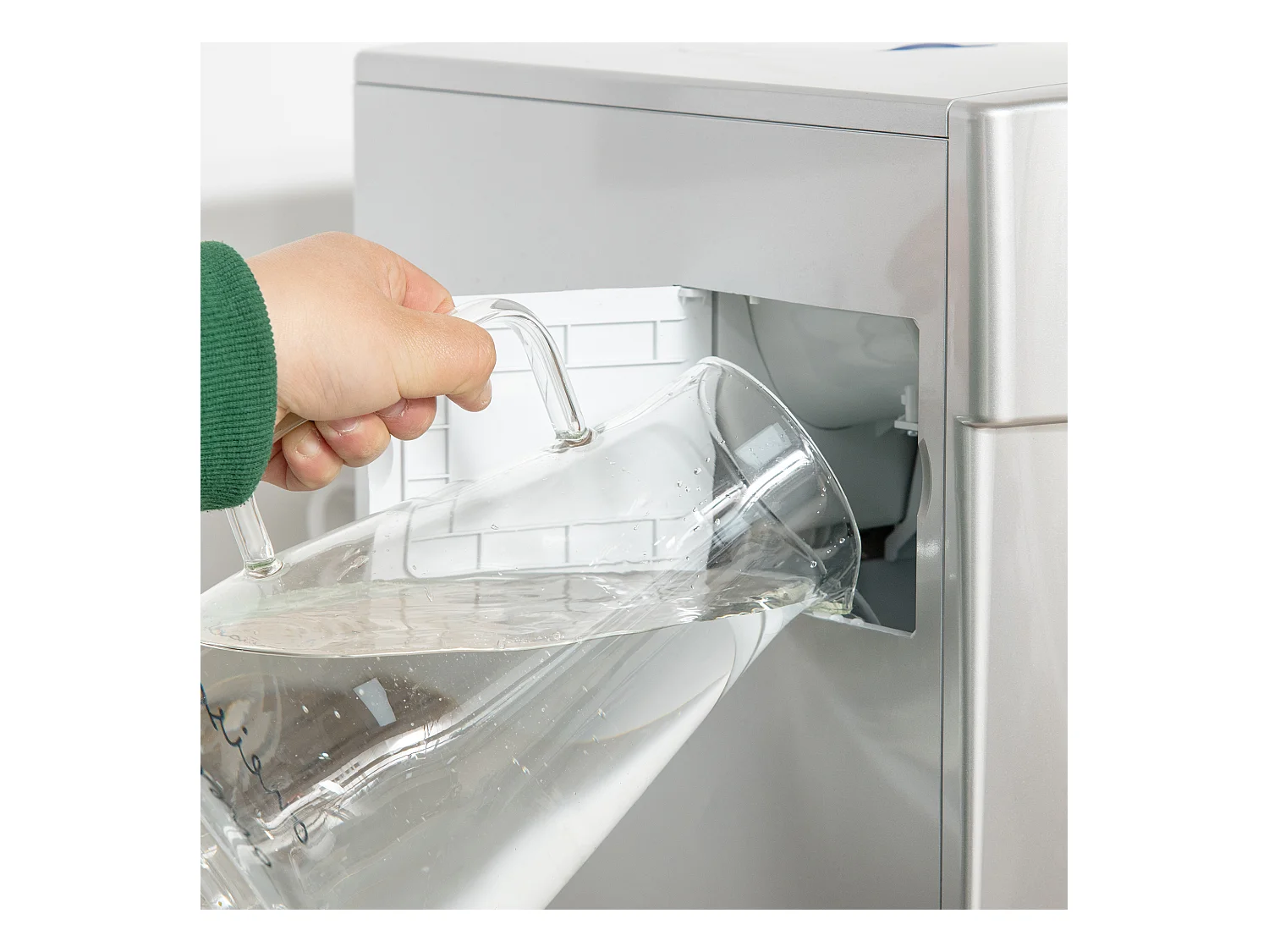 Machine met glazen, 9 glazen in 6-10 minuten, 12 kg/24u, reservoir 2 L, functie auto-net, LCD-scherm (38,9x25,2x36,3 cm)