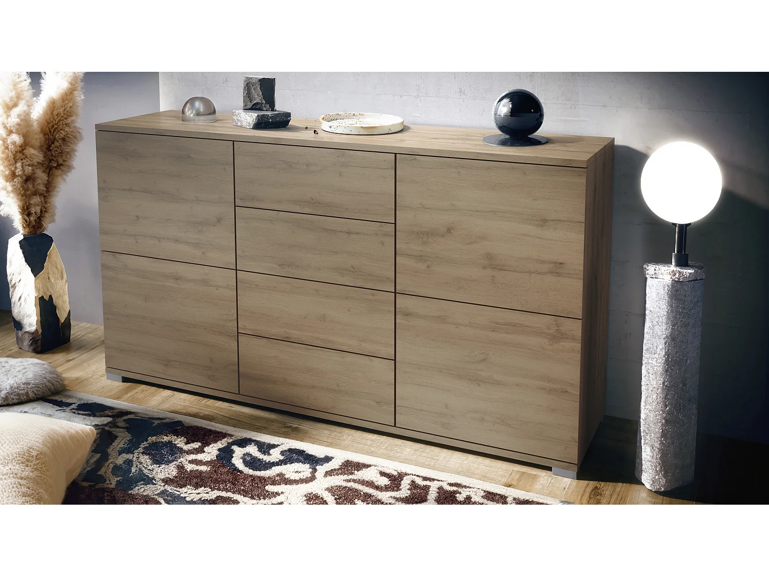 Buffet Rova V1 – Meuble avec 4 Portes et 4 Tiroirs, Chêne Evoke/Chêne Evoke (138,5 x 75,5 x 35)