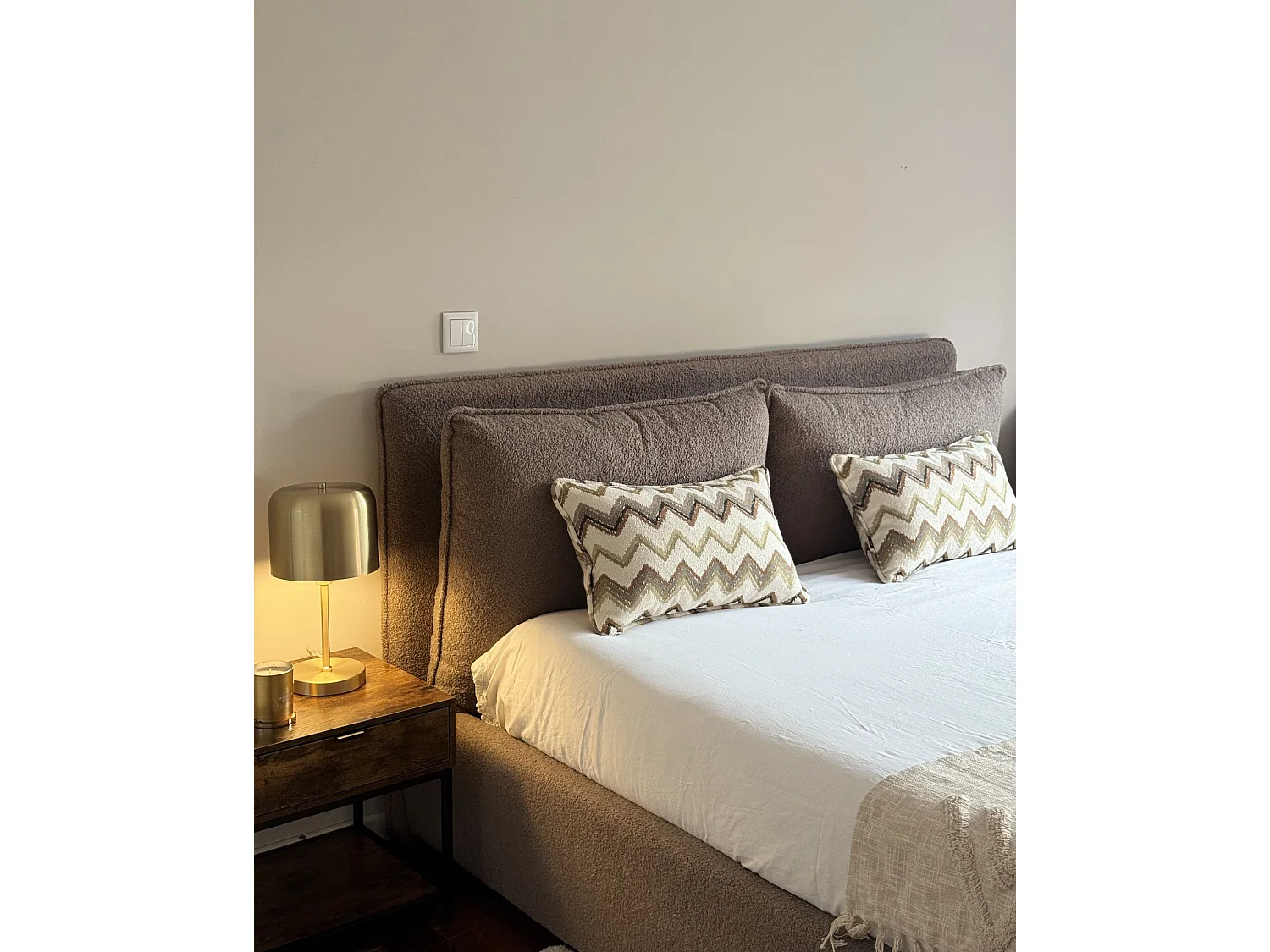Letto contenitore Bouclé BAJONNA 160 x 200 cm Tortora