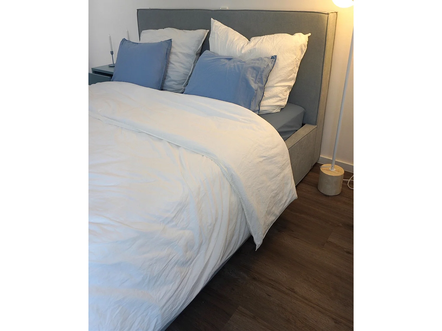Lit ottoman Tissu MOISSAC 160 x 200 cm Bleu clair