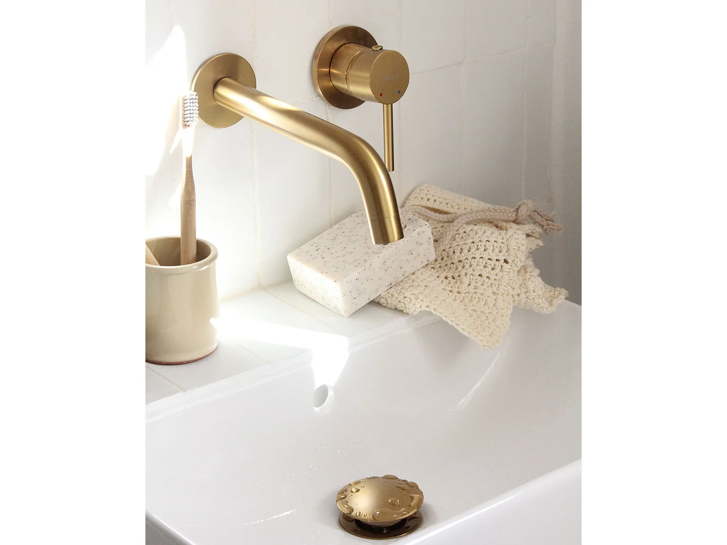 Wall Mounted Basin Mixer Tap TRAFUL Brass Gold