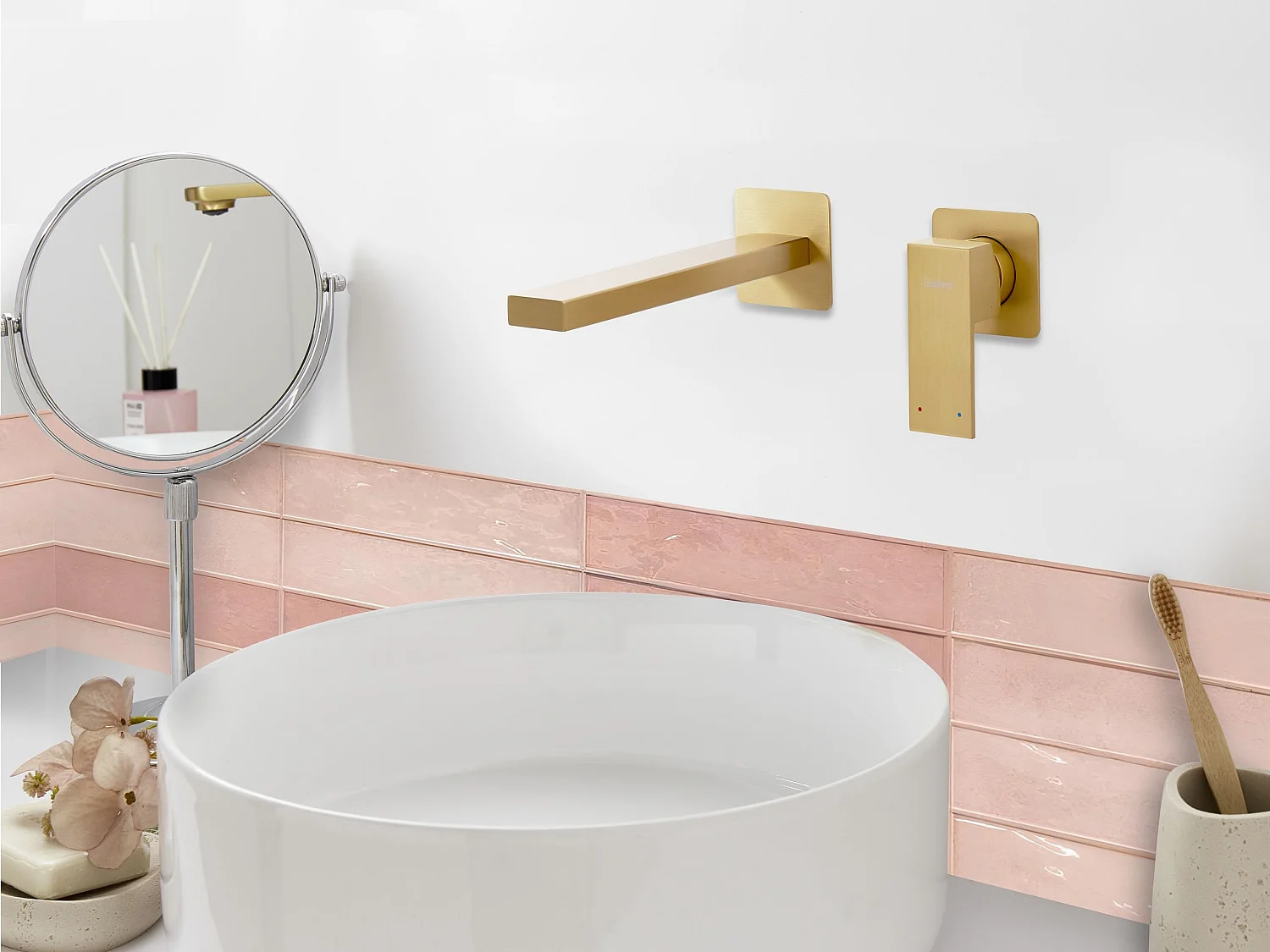 Robinet de lavabo mural ANTOFAGASTA Laiton Doré