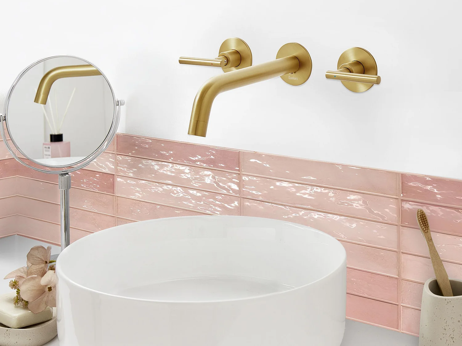 Robinet de lavabo mural ISHINCA Laiton Doré