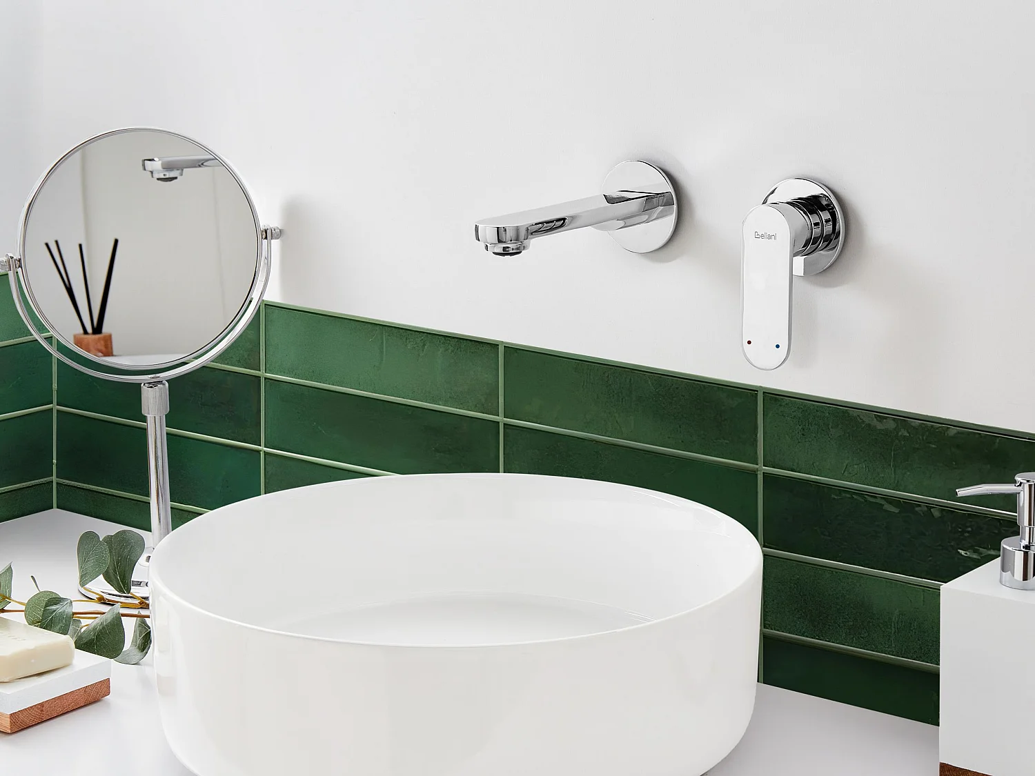 Robinet de lavabo mural GUATAVIA Laiton Argenté