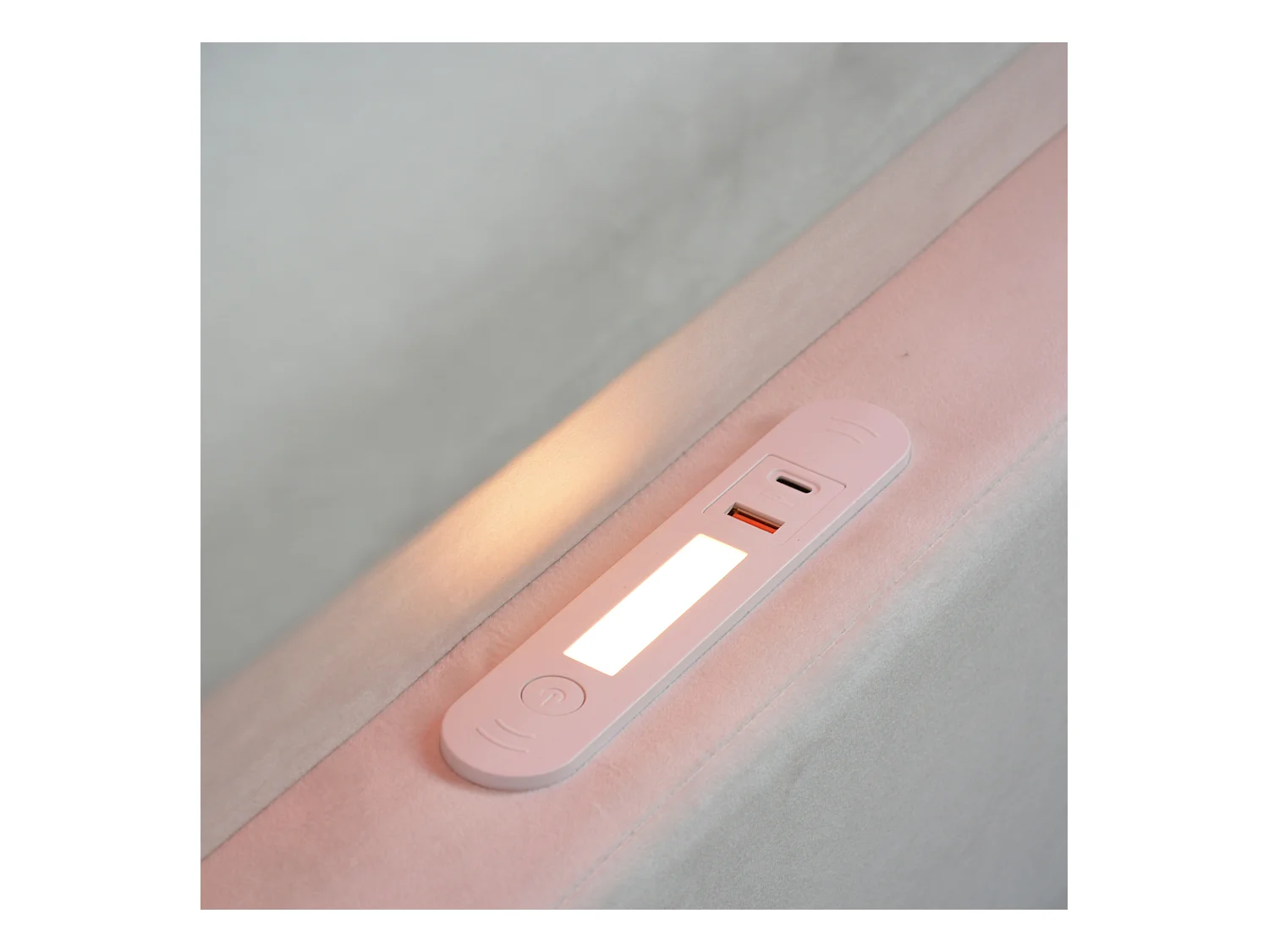 Lit coffre enfant rembourré - 90 x 200 cm - avec Leds + USB - tête de lit avec étagère - velours + MDF - beige