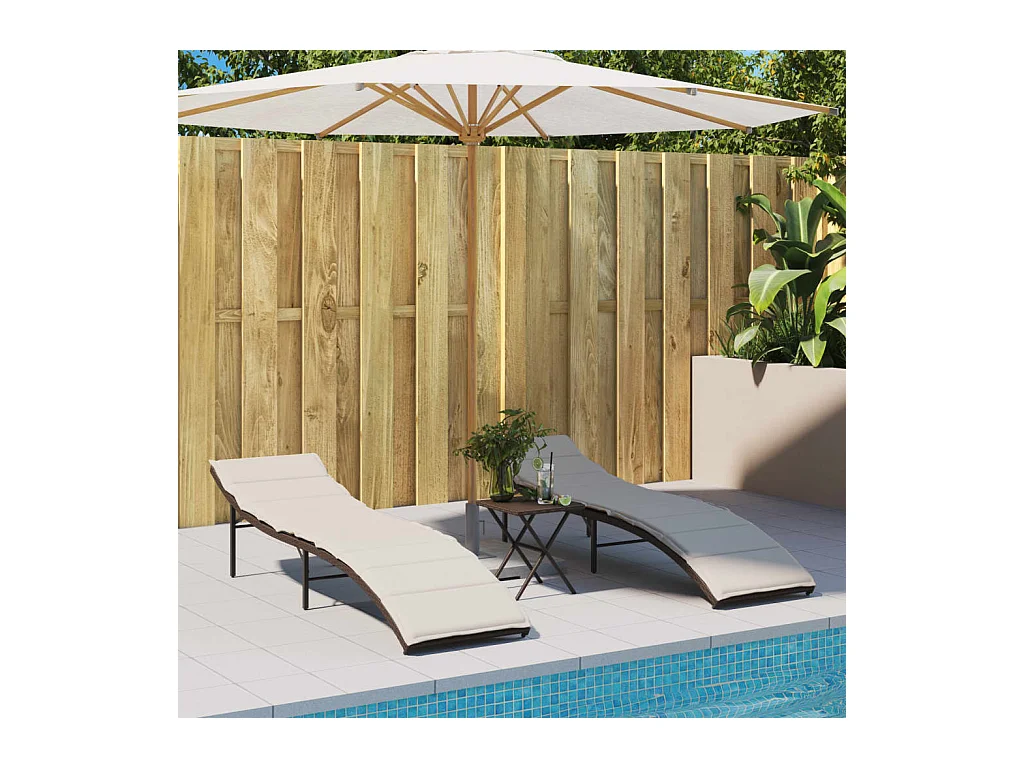 Chaises longues lot de 2 avec table marron résine tressée