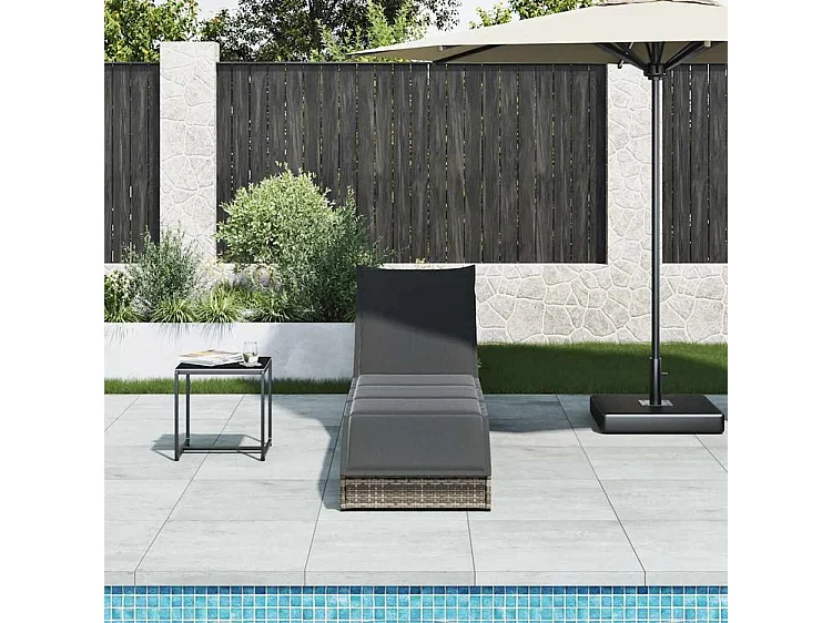 Chaise longue pliante coussin et rangement gris résine tressée