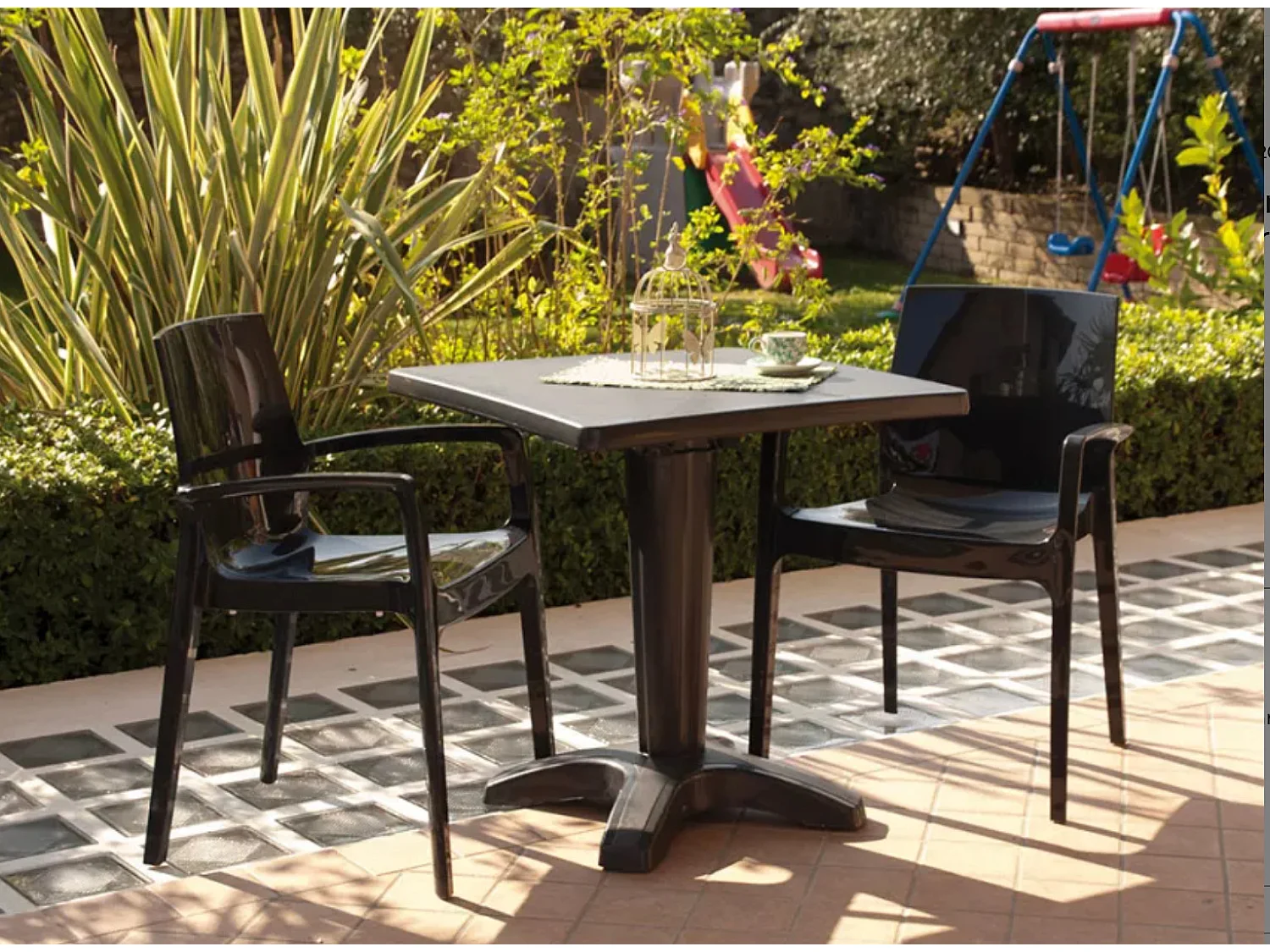 Petite table de jardin carré ZAKOR – Fonctionnelle et pensée pour durer-Blanc