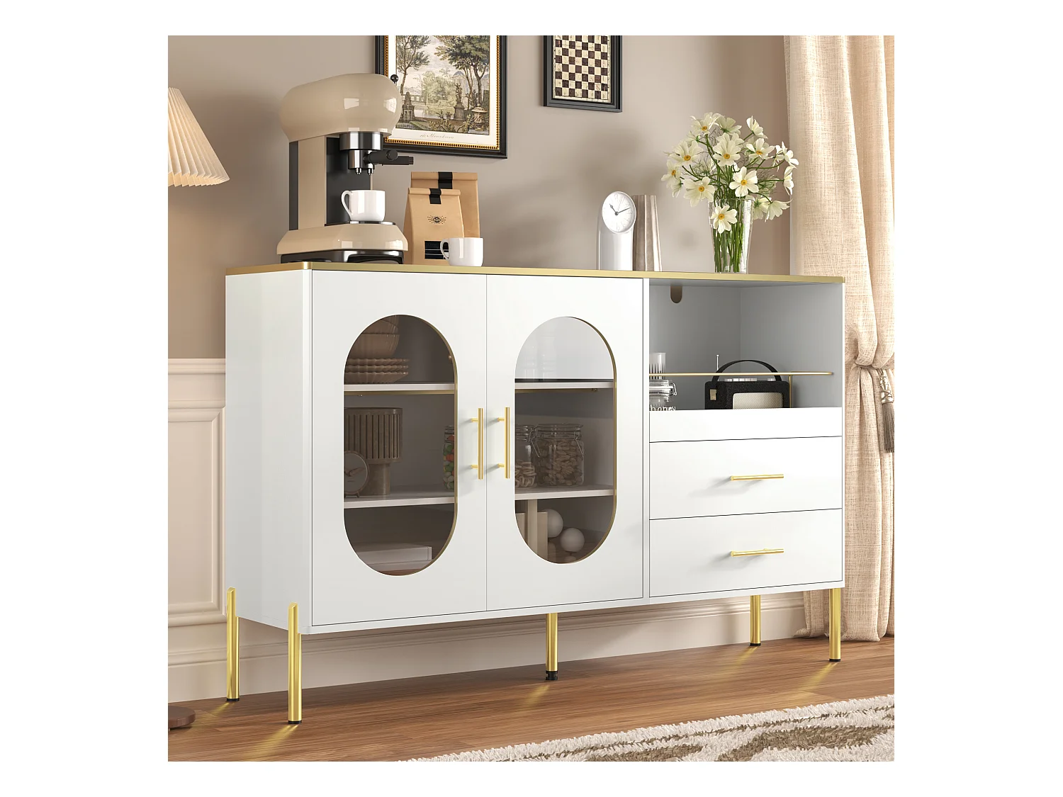 Buffet 140x38x90cm avec 2 portes en verre, 2 tiroirs et 1 niche, corps en blanc laqué avec les poignées et pieds en métal doré