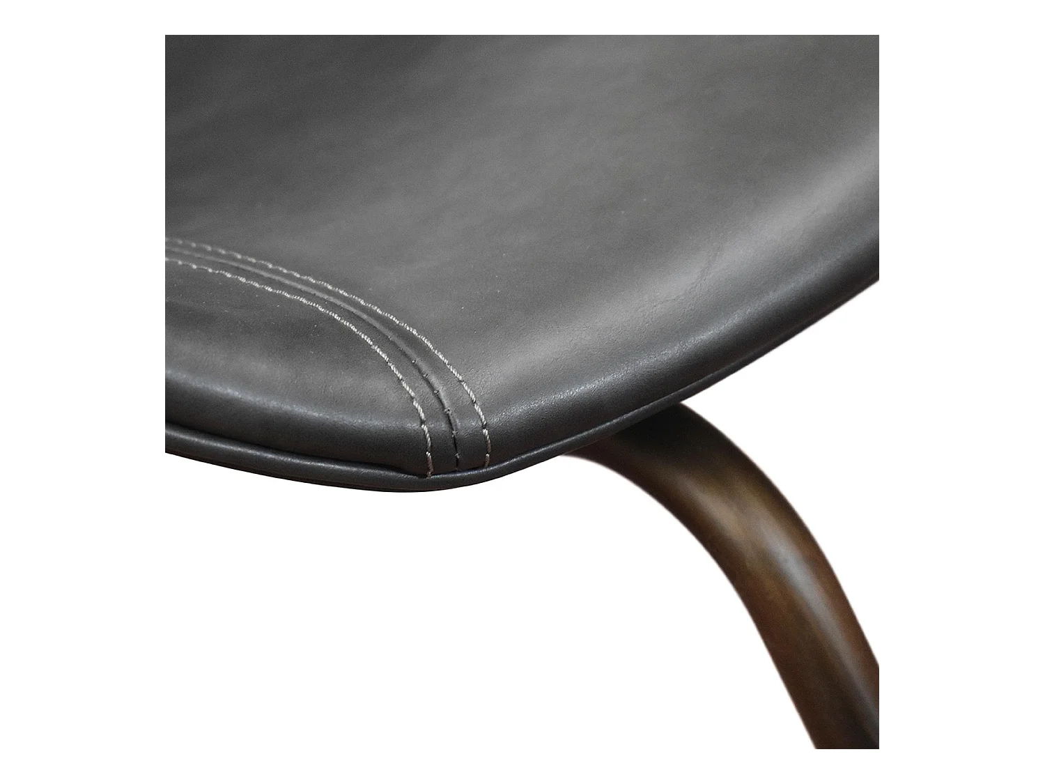 Ensemble de 4 chaises recouvertes de cuir anthracite et pieds en métal noir - COPENAGHEN