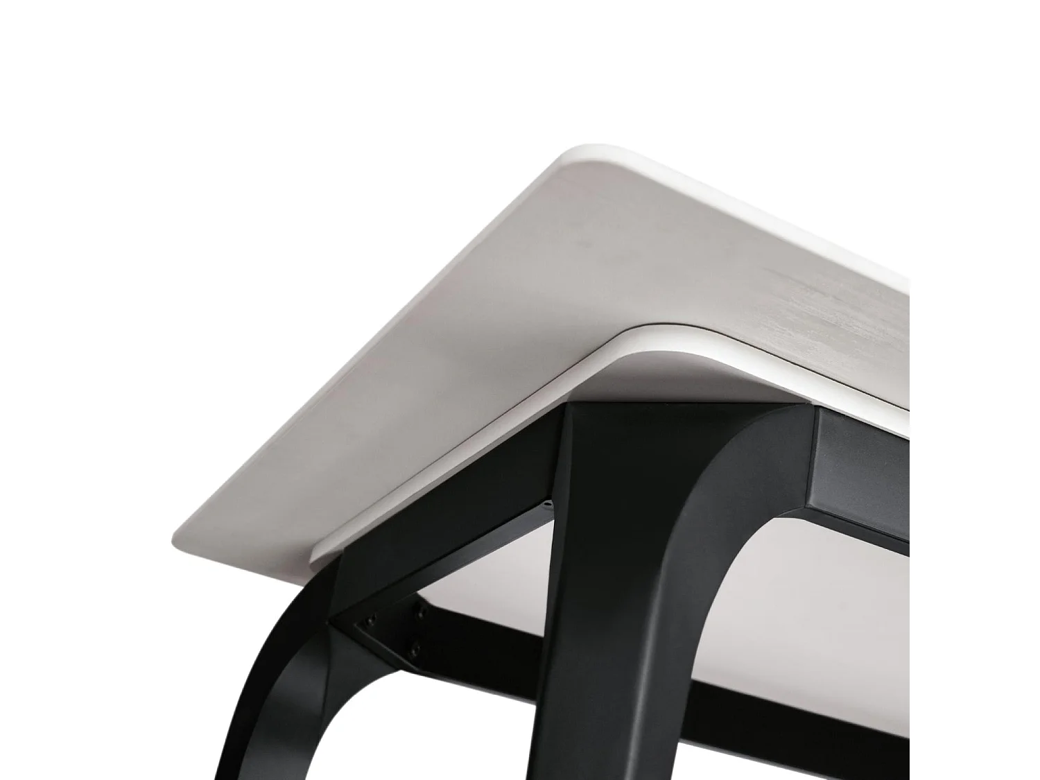 Table en céramique, effet marbre blanc et pieds en métal noir, 140x80x76 cm - ALERIA